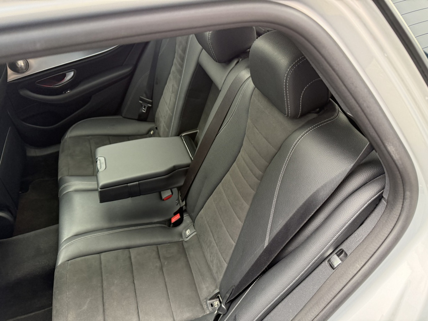 Foto van Mercedes-Benz E 220 D