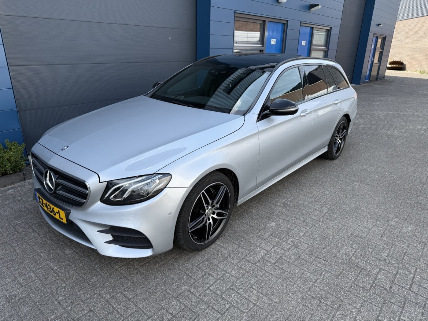 Foto van Mercedes-Benz E 220 D