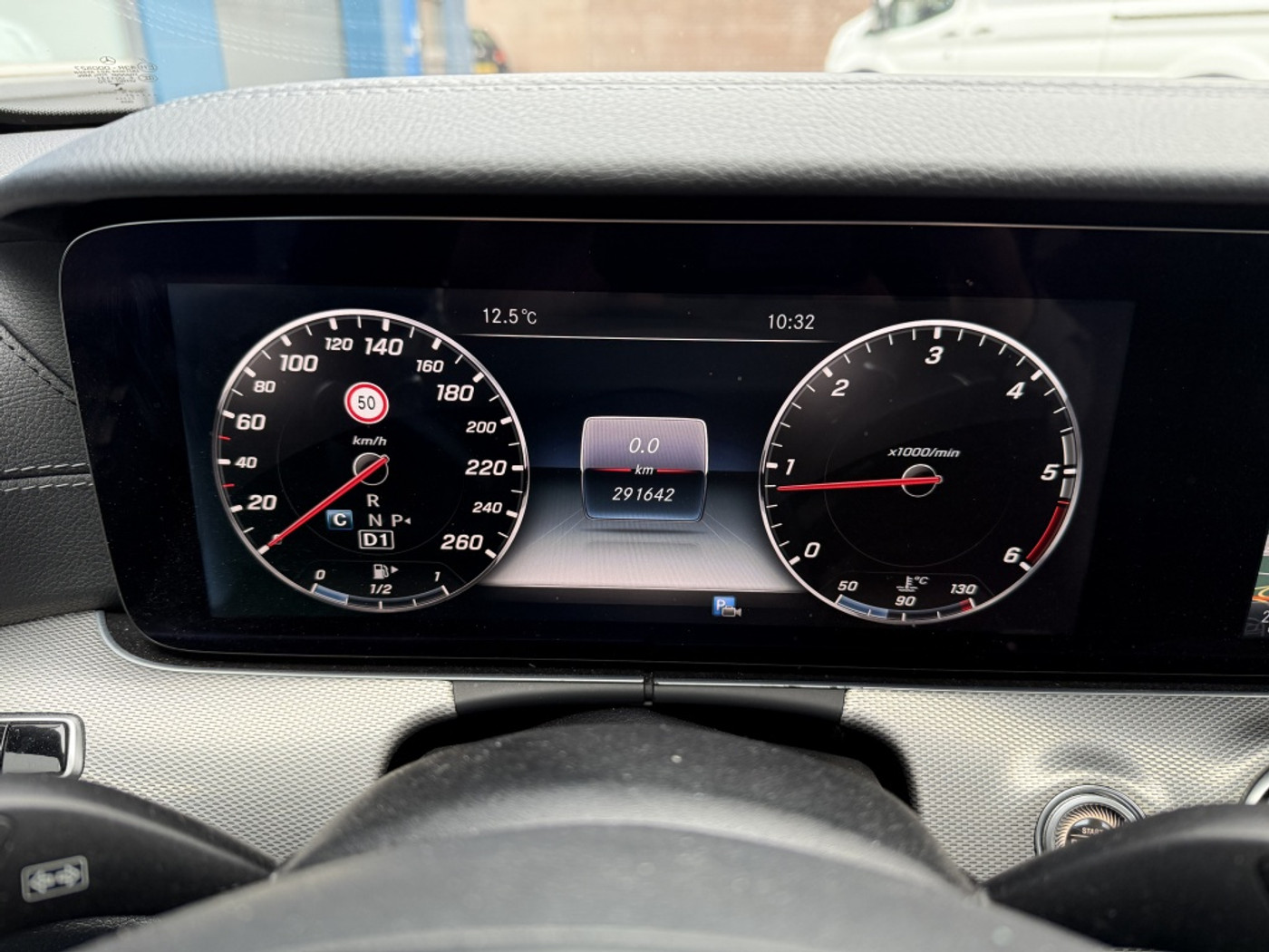 Foto van Mercedes-Benz E 220 D