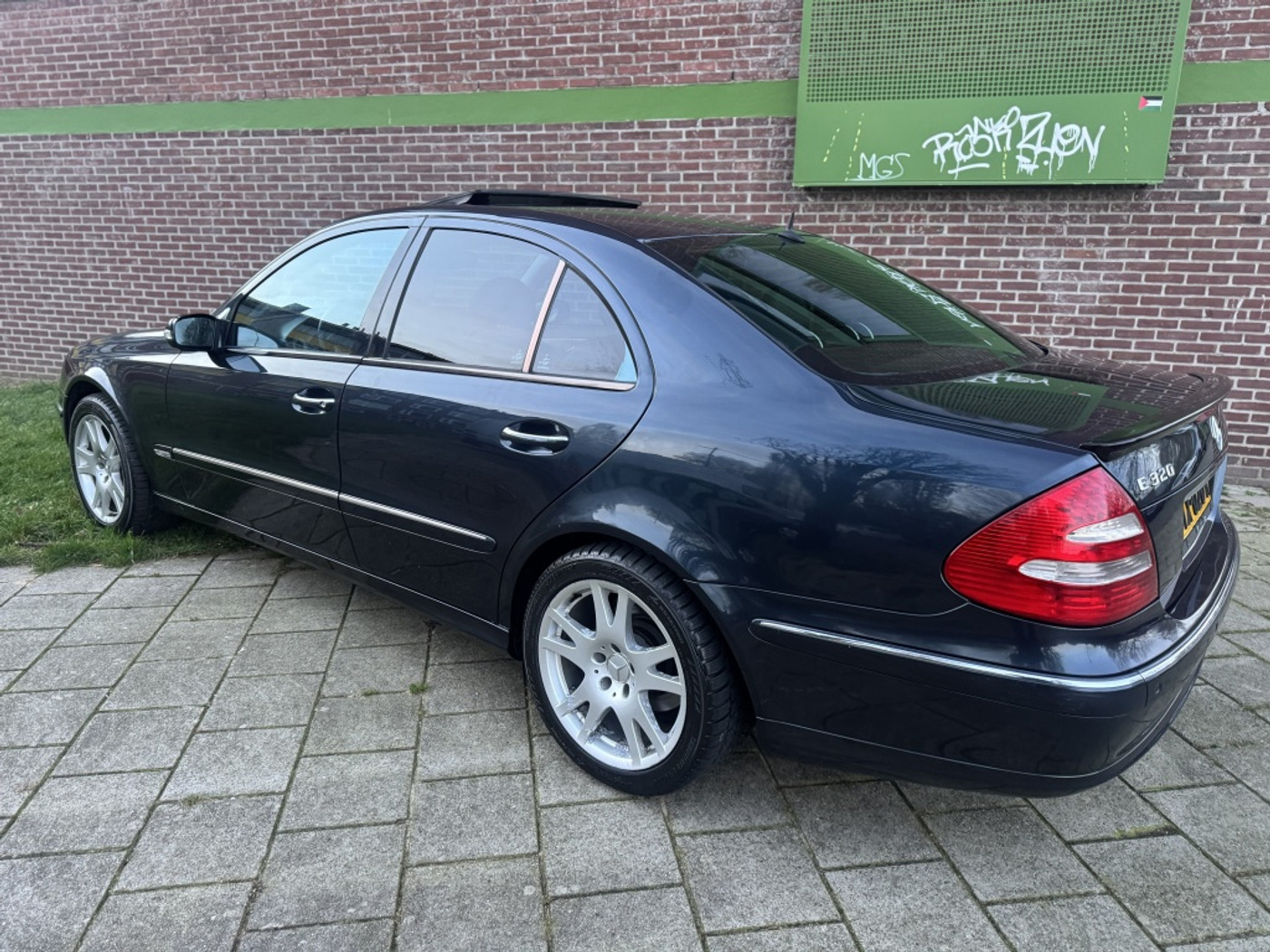 Foto van Mercedes-Benz E 320