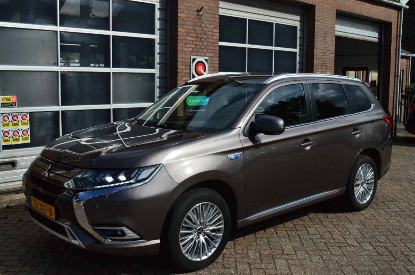 Mitsubishi Outlander 2.4 PHEV Intense 2018 - voorkant