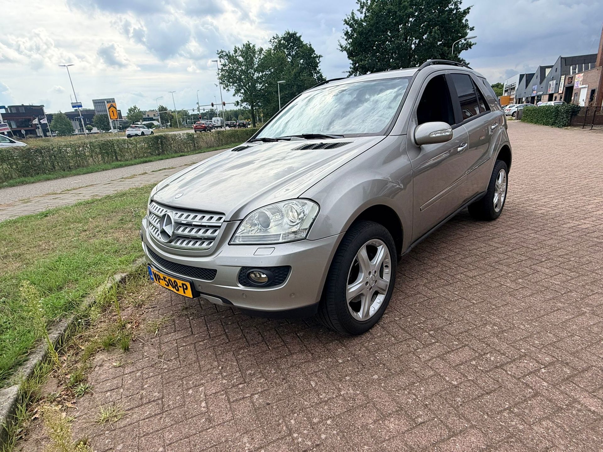 Mercedes-Benz ML 320 CDI 320 CDI Automaat - Grijskenteken! APK 06.2027 2006 - voorkant