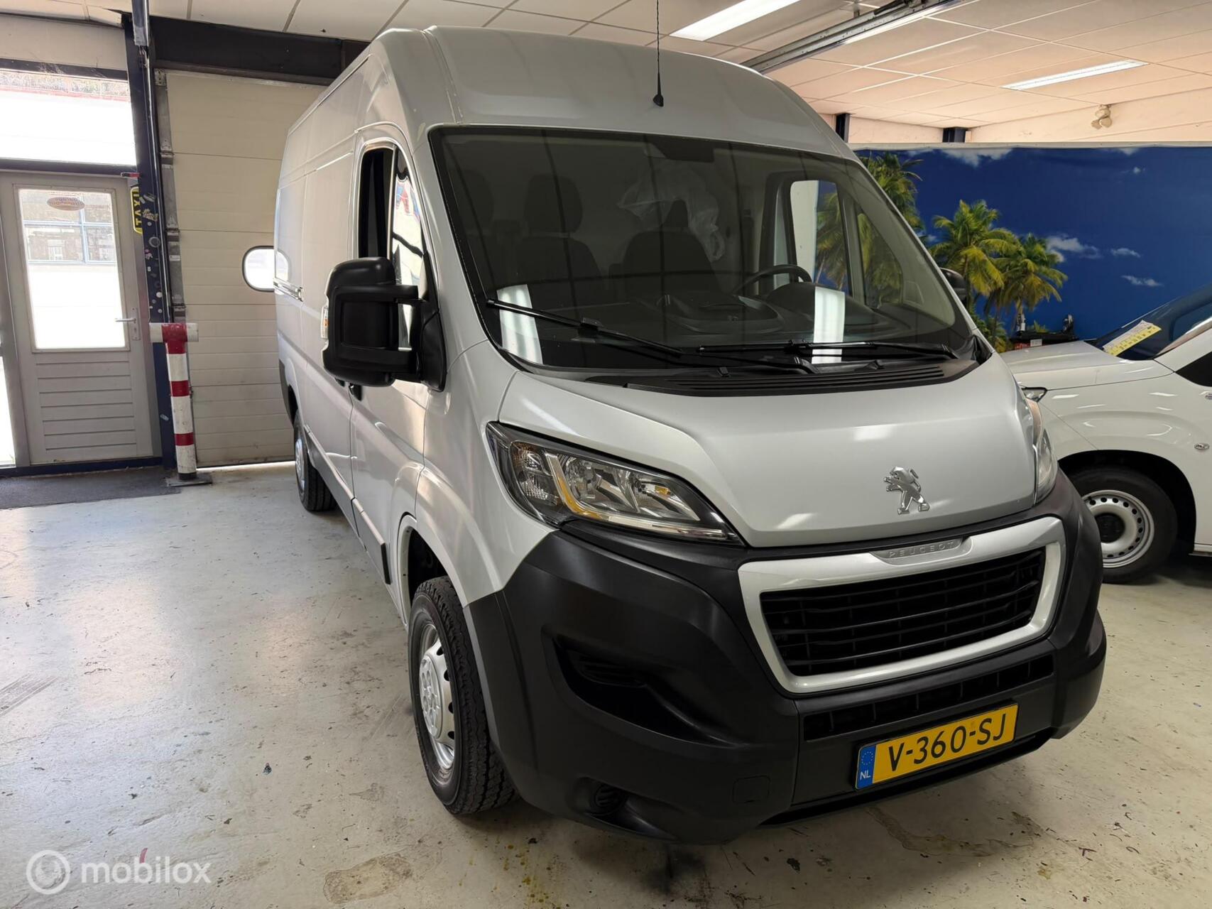 Peugeot Boxer 330 2.0 BlueHDI L2H2 Premium Pack 2018 - voorkant