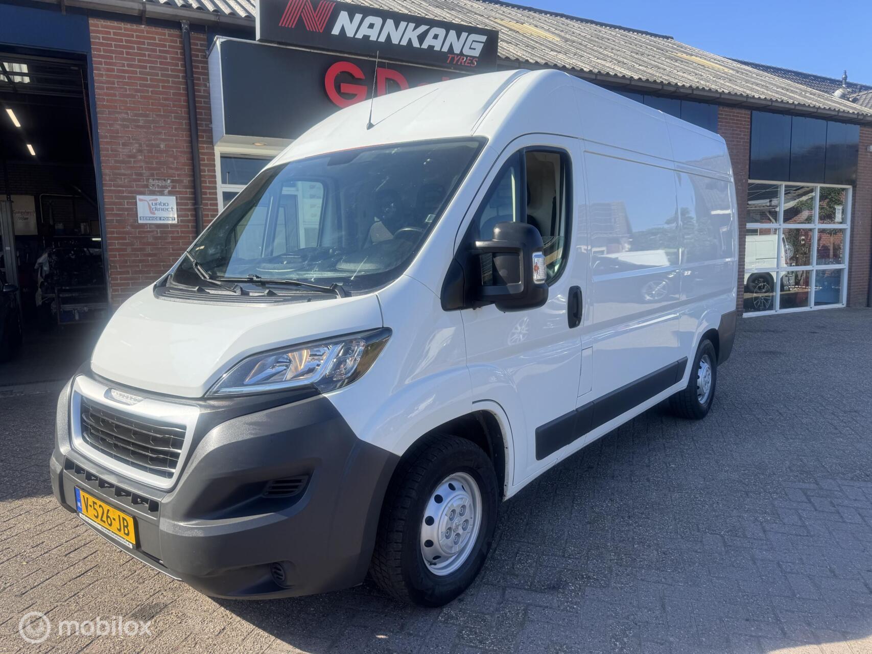 Peugeot Boxer 335 2.0 BlueHDI L2H1 Pro 2017 - voorkant