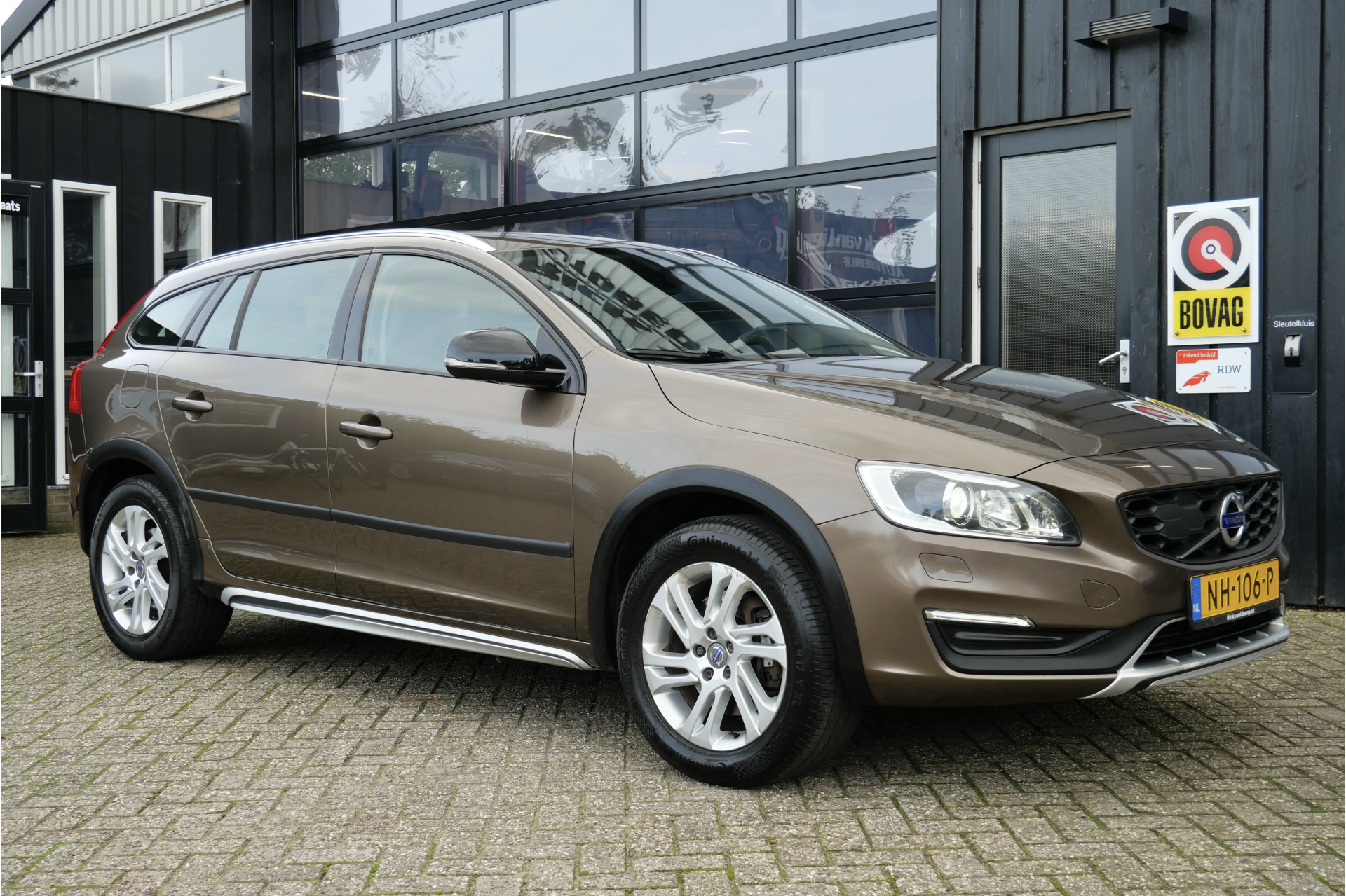 Volvo V60 Cross Country 2.0 D3 Nordic+ 2017 - voorkant