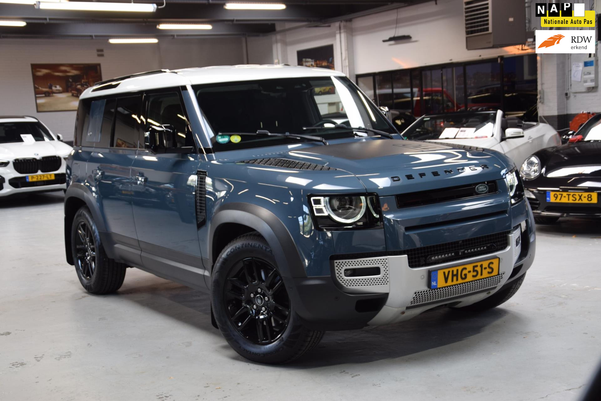 Land Rover Defender 2.0 D240 110 HSE Grijs kenteken|Navi|ACC|koelvak|Org.NL|241pk! 2020 - voorkant