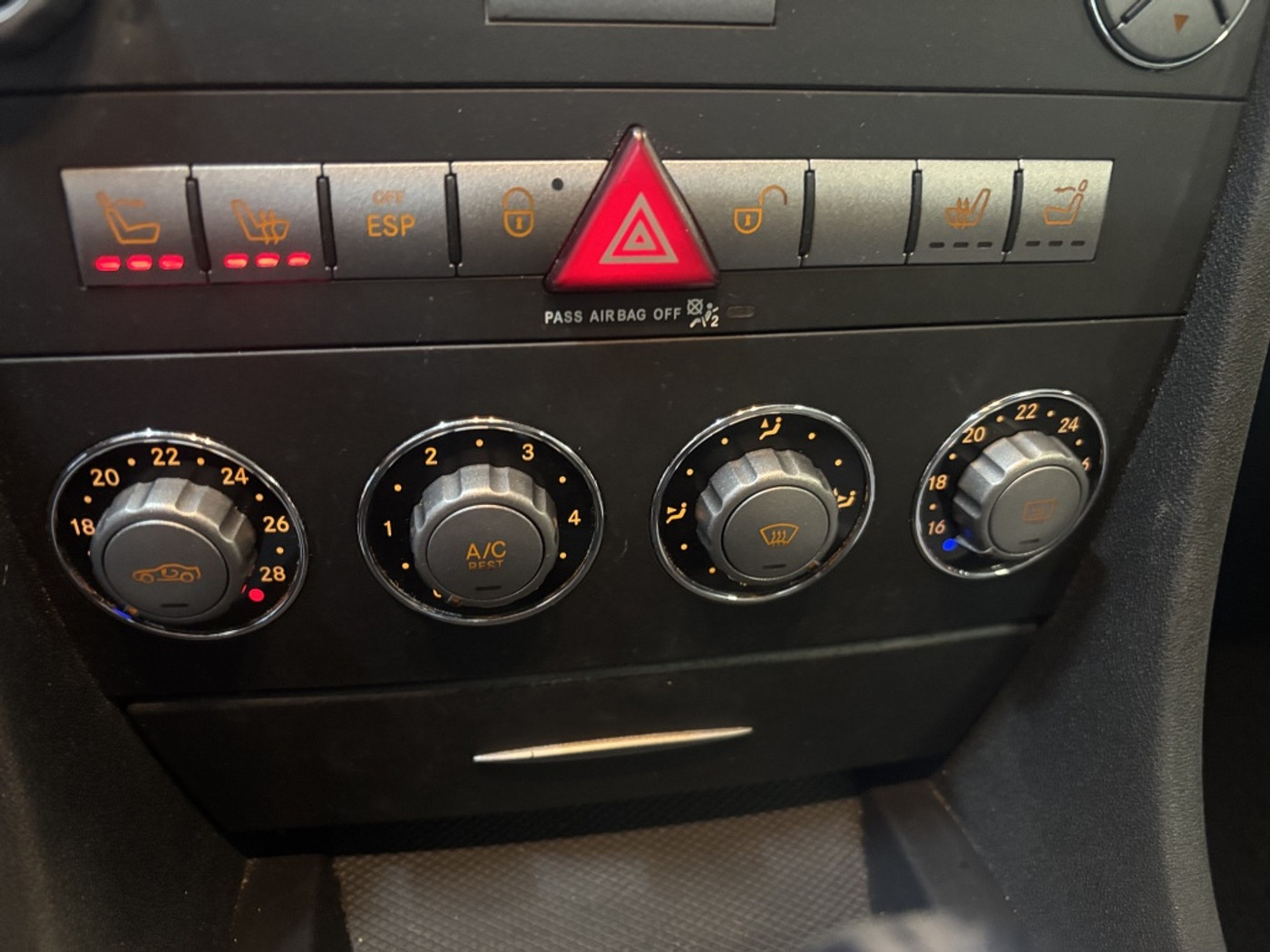 Foto van Mercedes-Benz SLK 200 Kompressor