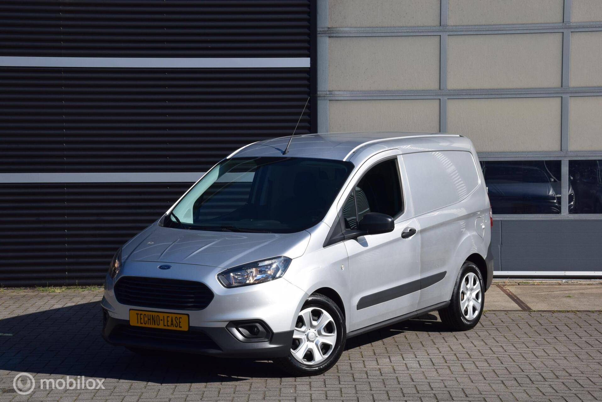 Ford Transit Courier 1.0 Ambiente Start&Stop Parkeersensoren Verw. stoelen 2021 - voorkant