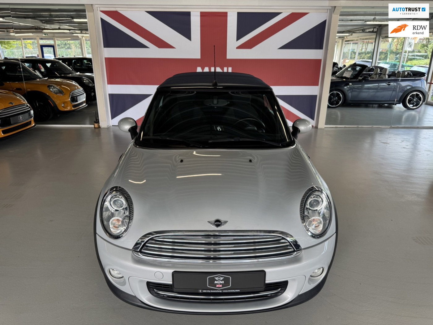 Mini Cooper Cabrio 1.6 Cooper Pepper ( 6 MAANDEN GARANTIE ) 2012 - voorkant