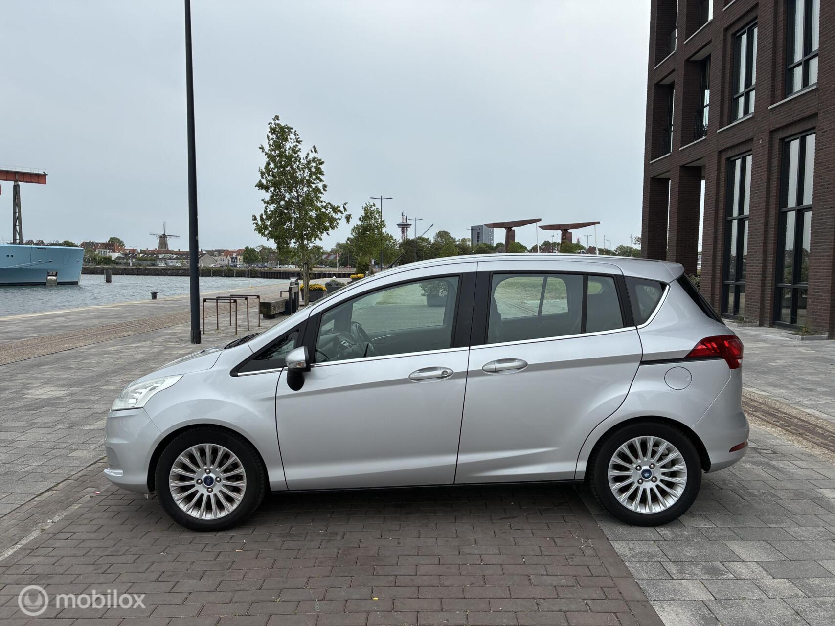 Foto van Ford B-max