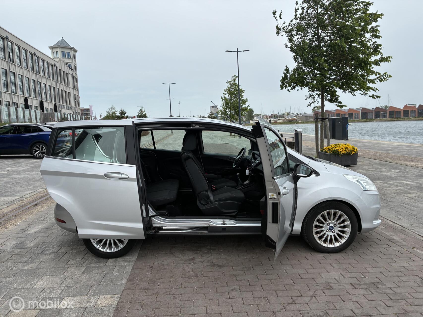 Foto van Ford B-max