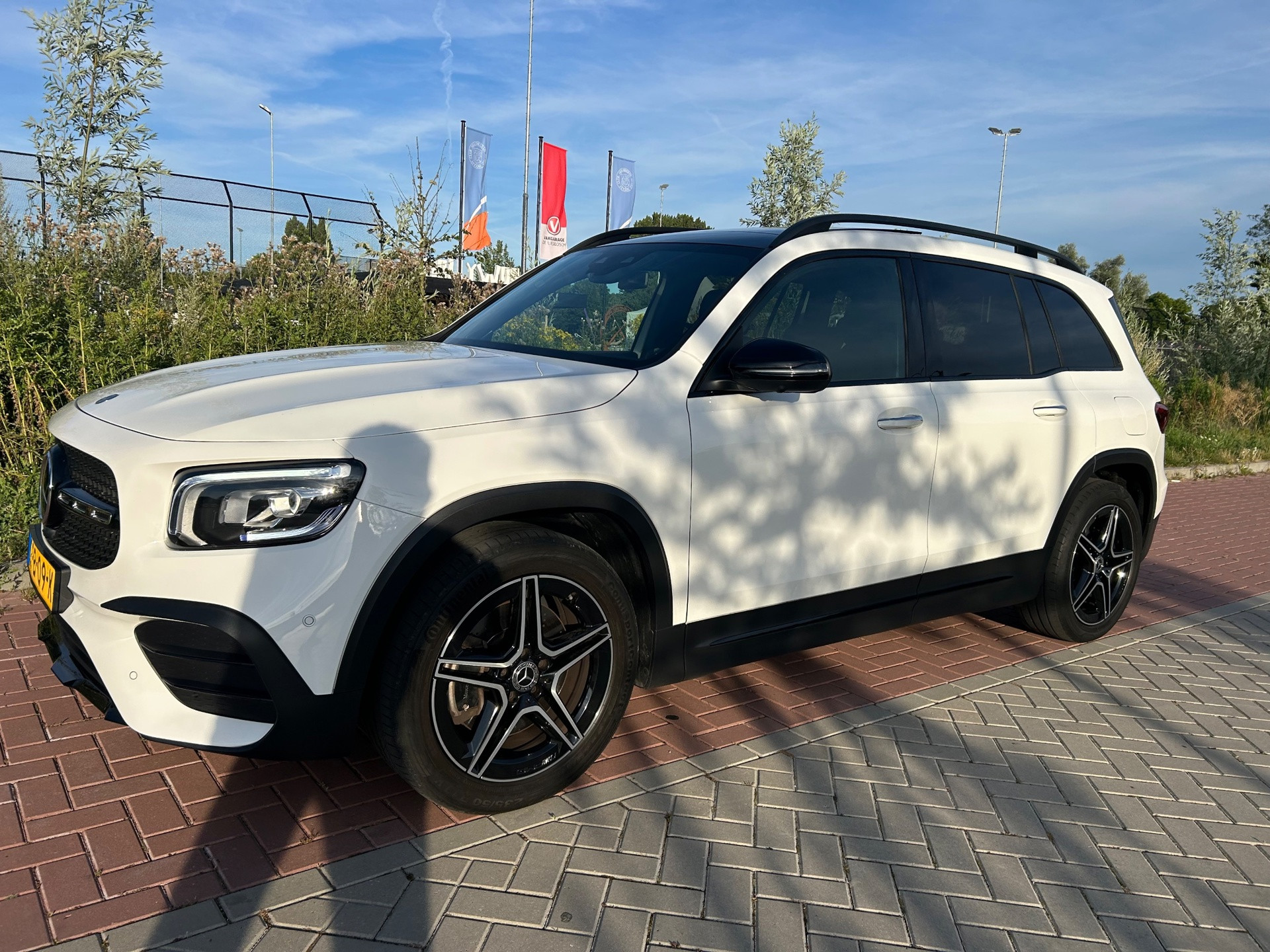 Mercedes-Benz GLB 250 4Matic 250 4MATIC AMG  Pano Trekhaak Apple Carplay 2020 - voorkant