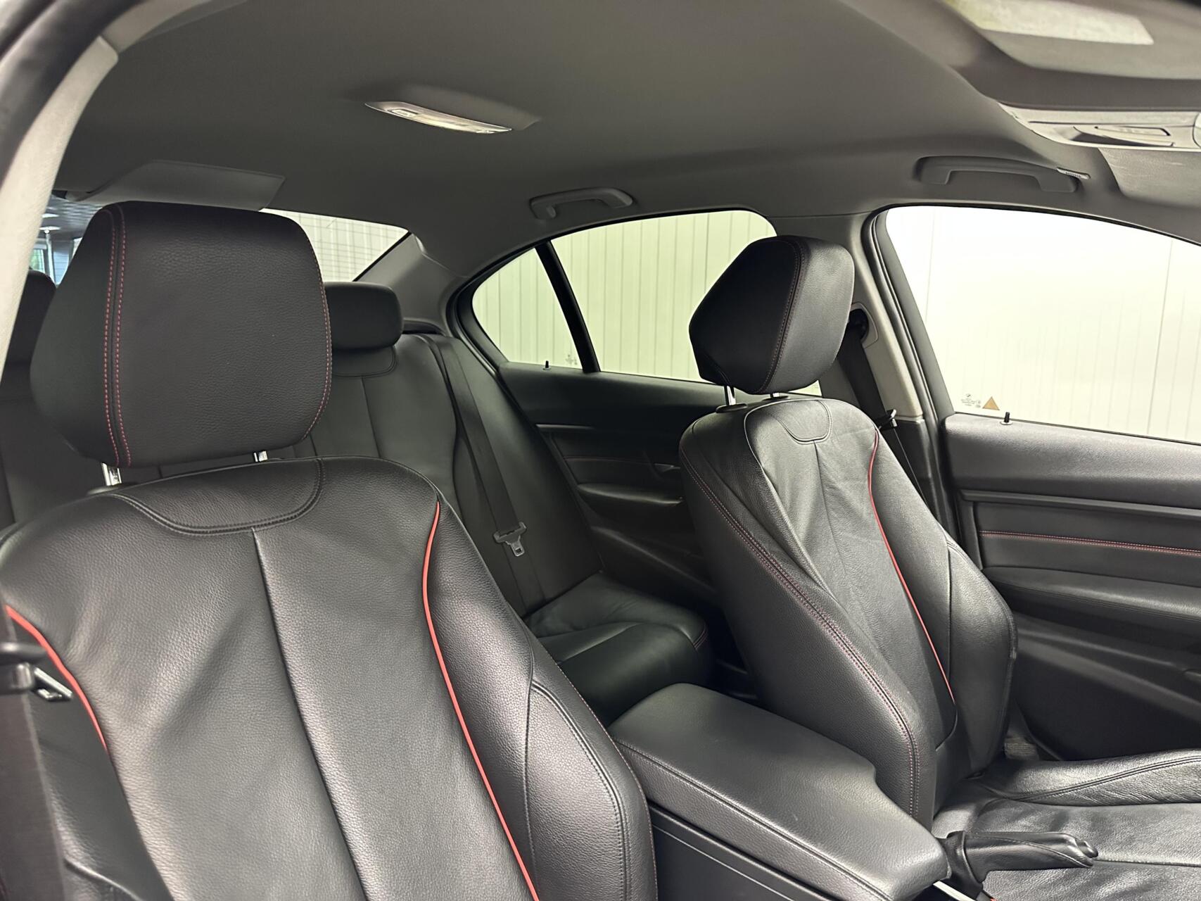 Foto van BMW 320i Ed