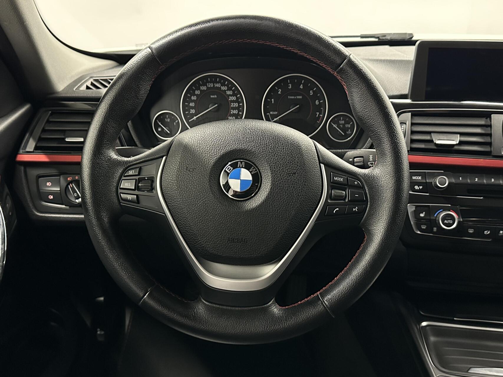 Foto van BMW 320i Ed
