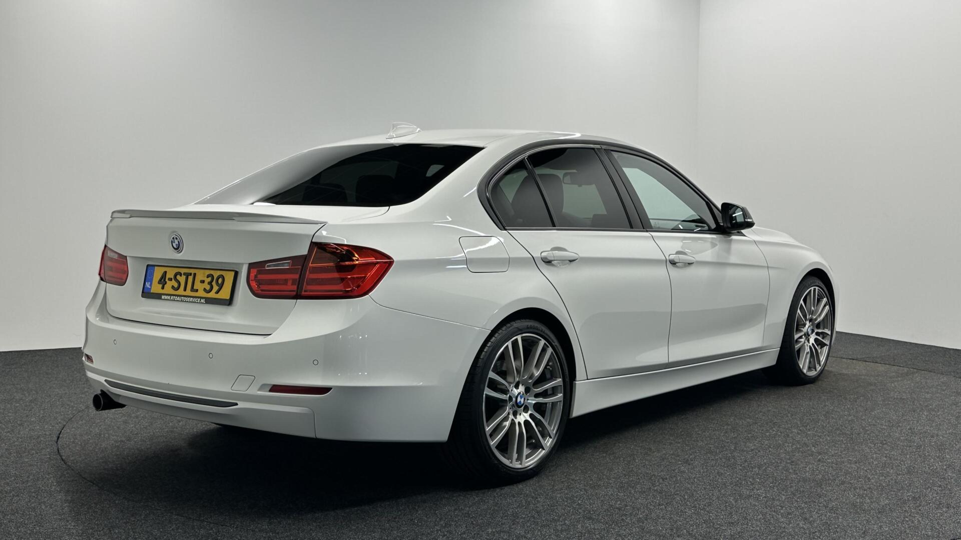 Foto van BMW 320i Ed