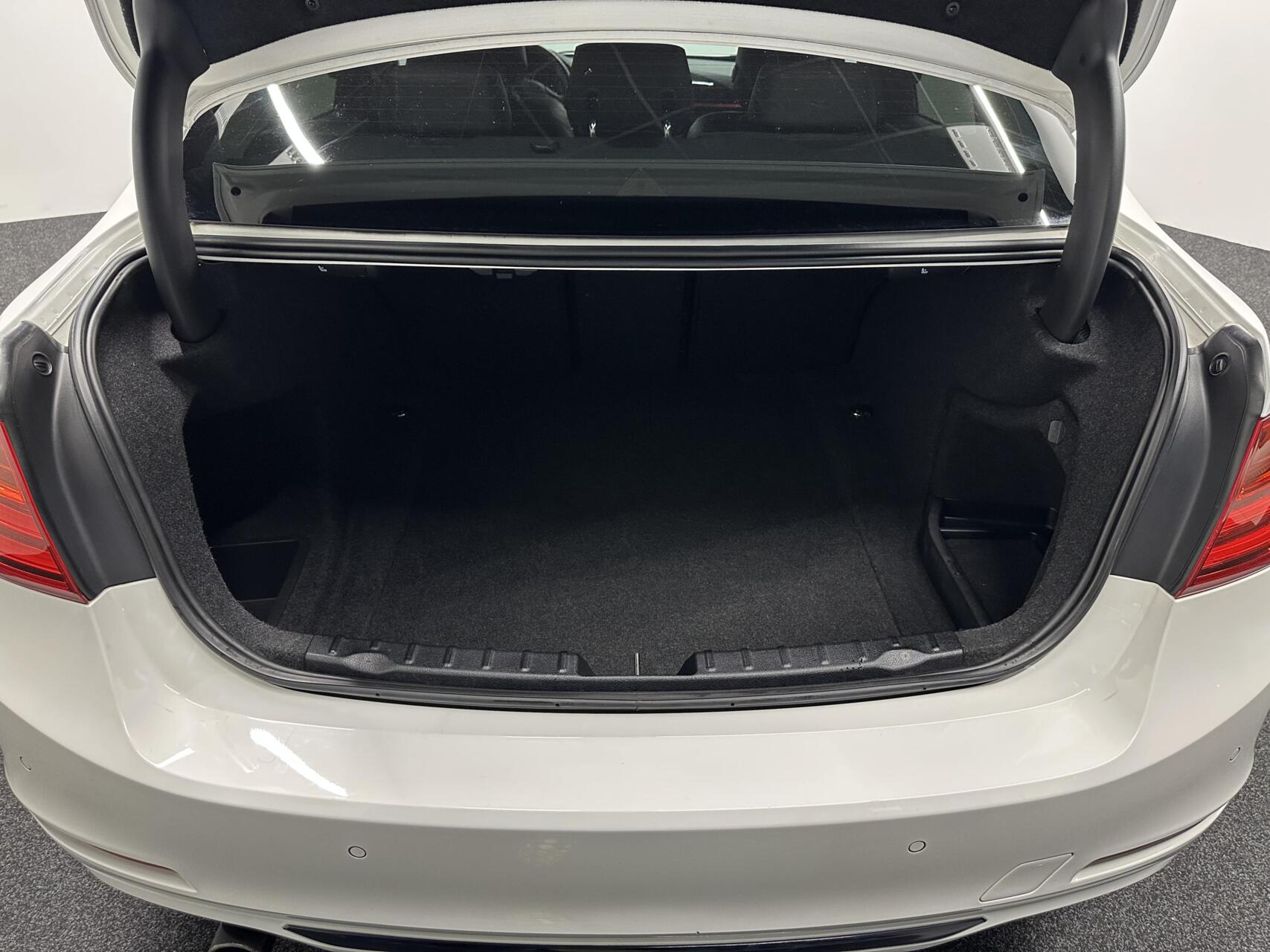 Foto van BMW 320i Ed