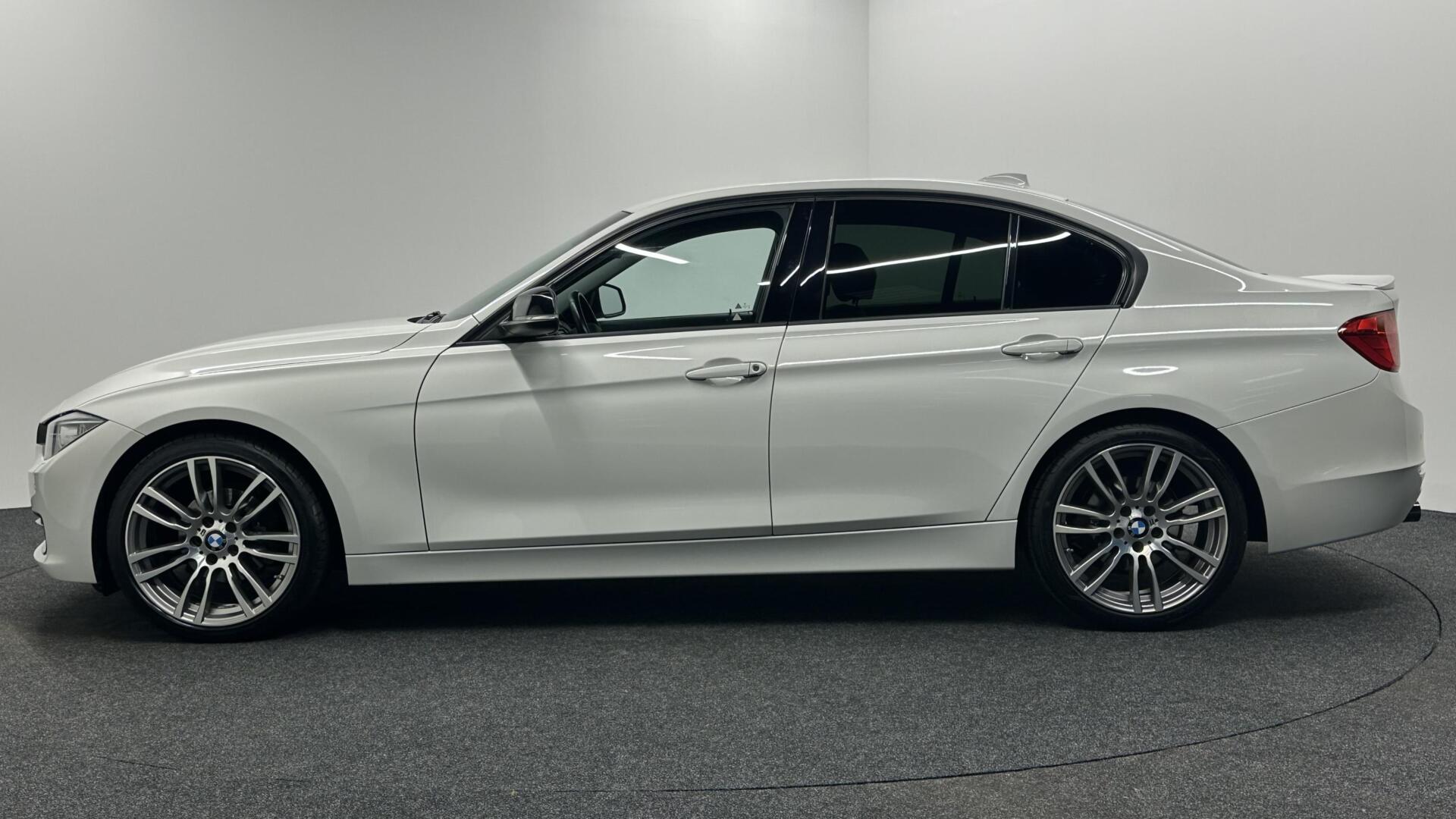 Foto van BMW 320i Ed