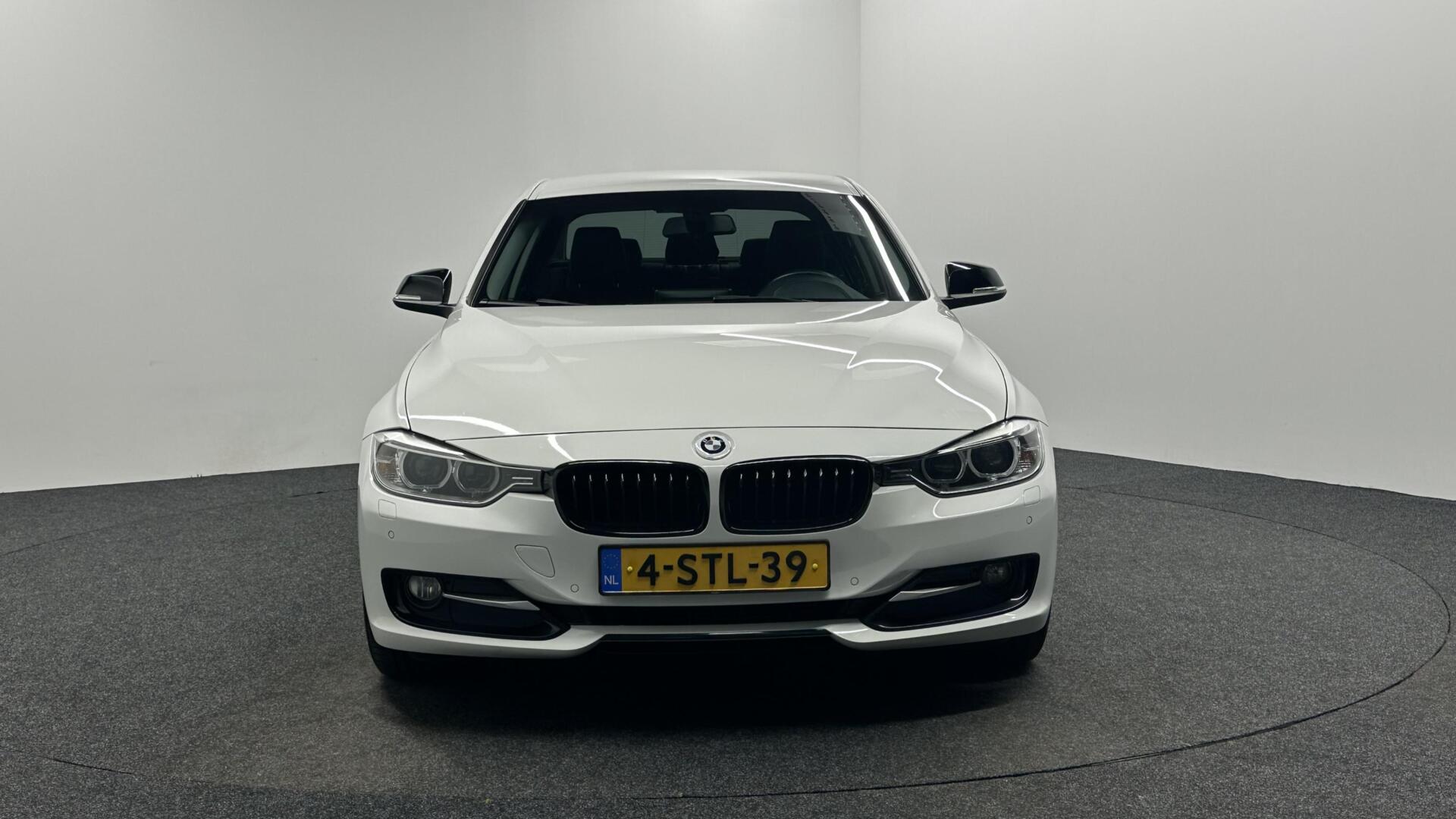 Foto van BMW 320i Ed
