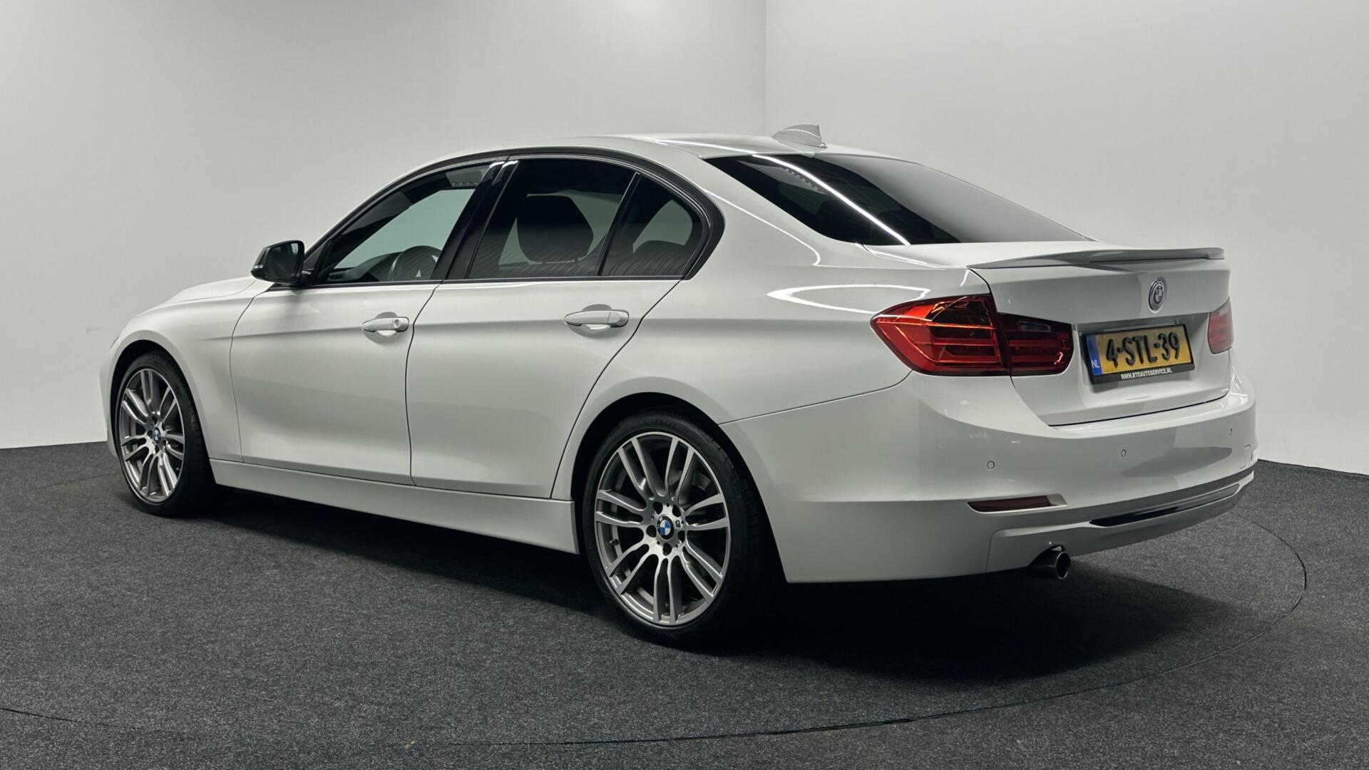 Foto van BMW 320i Ed