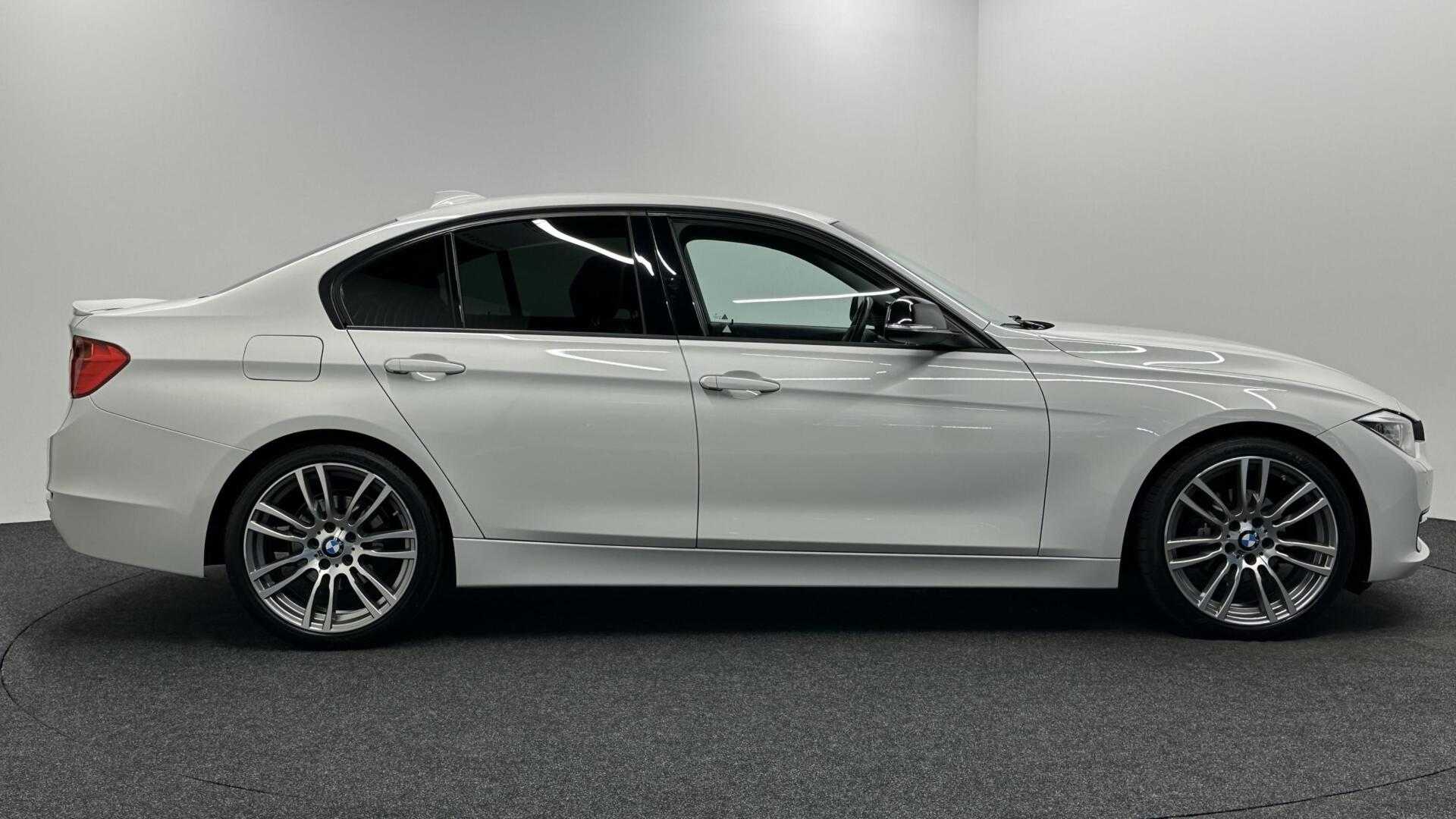 Foto van BMW 320i Ed