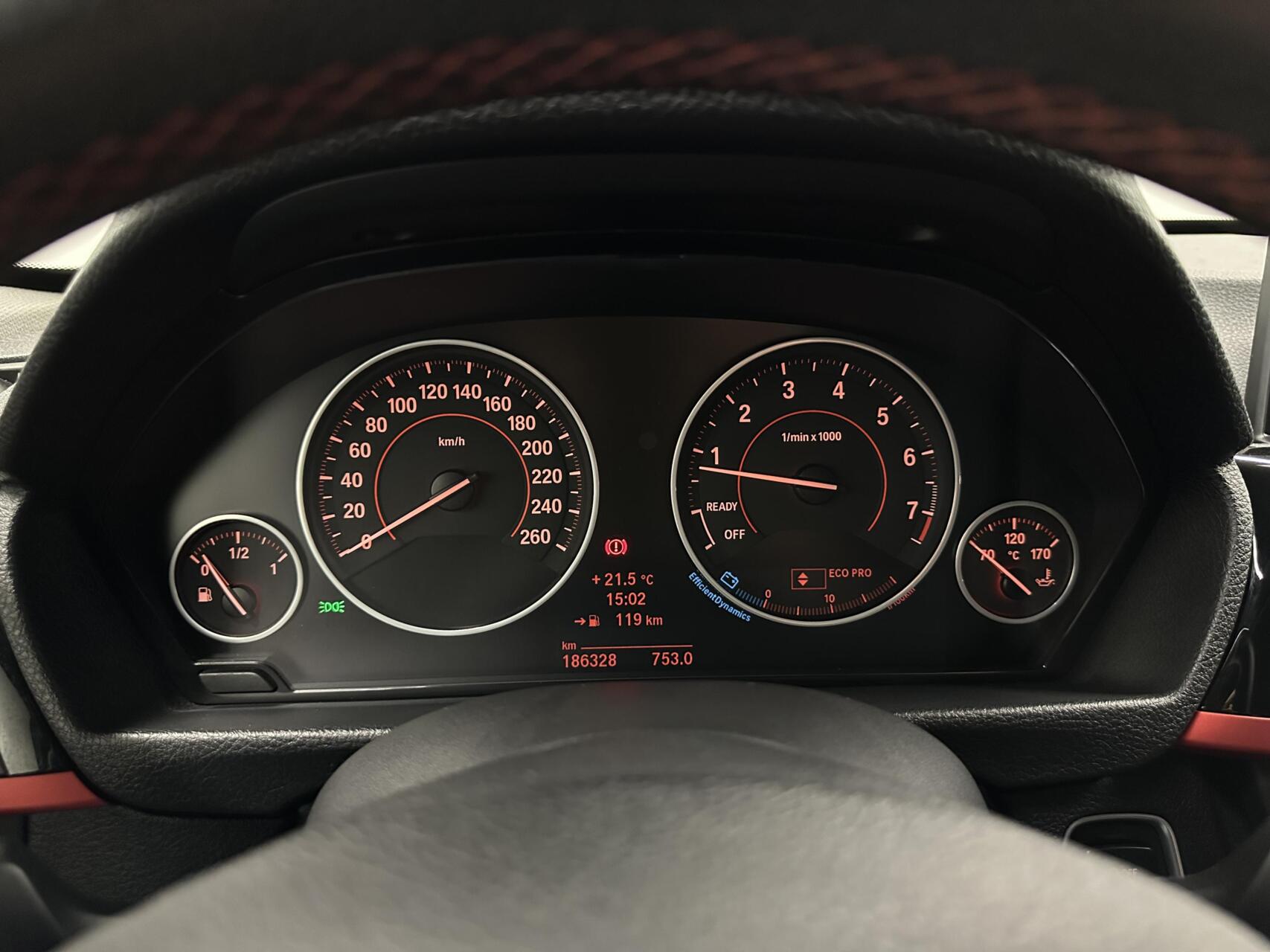 Foto van BMW 320i Ed