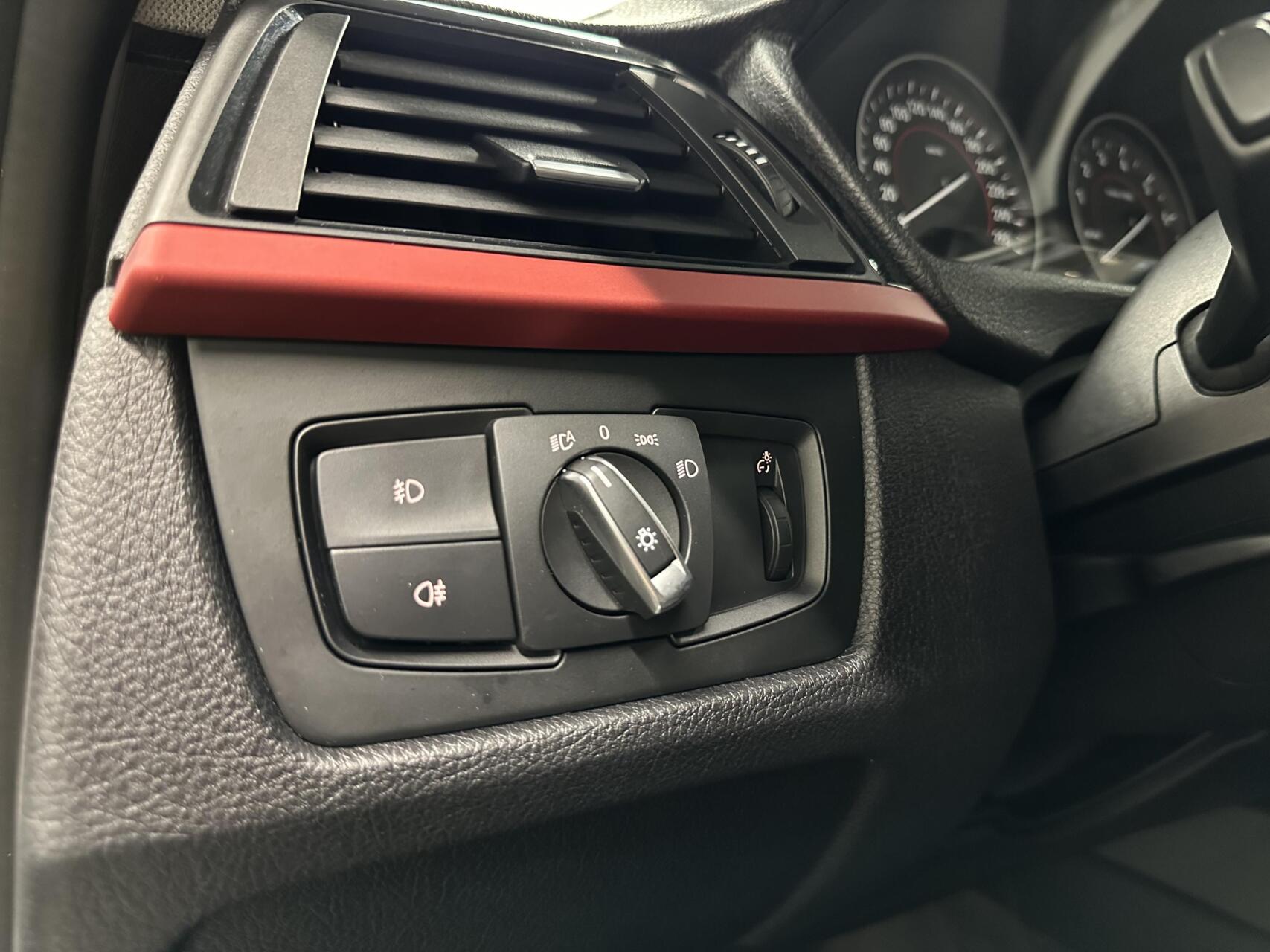 Foto van BMW 320i Ed