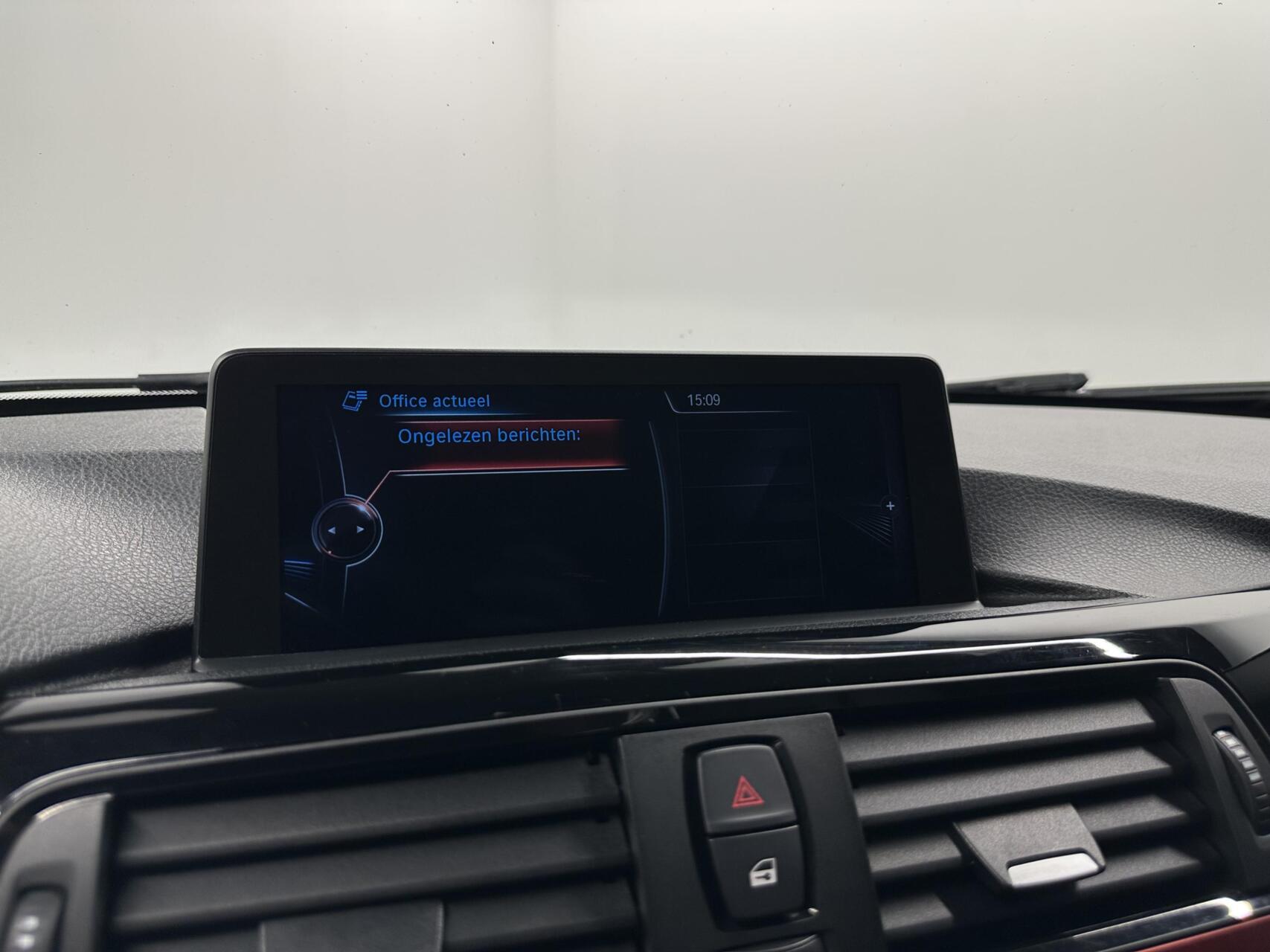 Foto van BMW 320i Ed