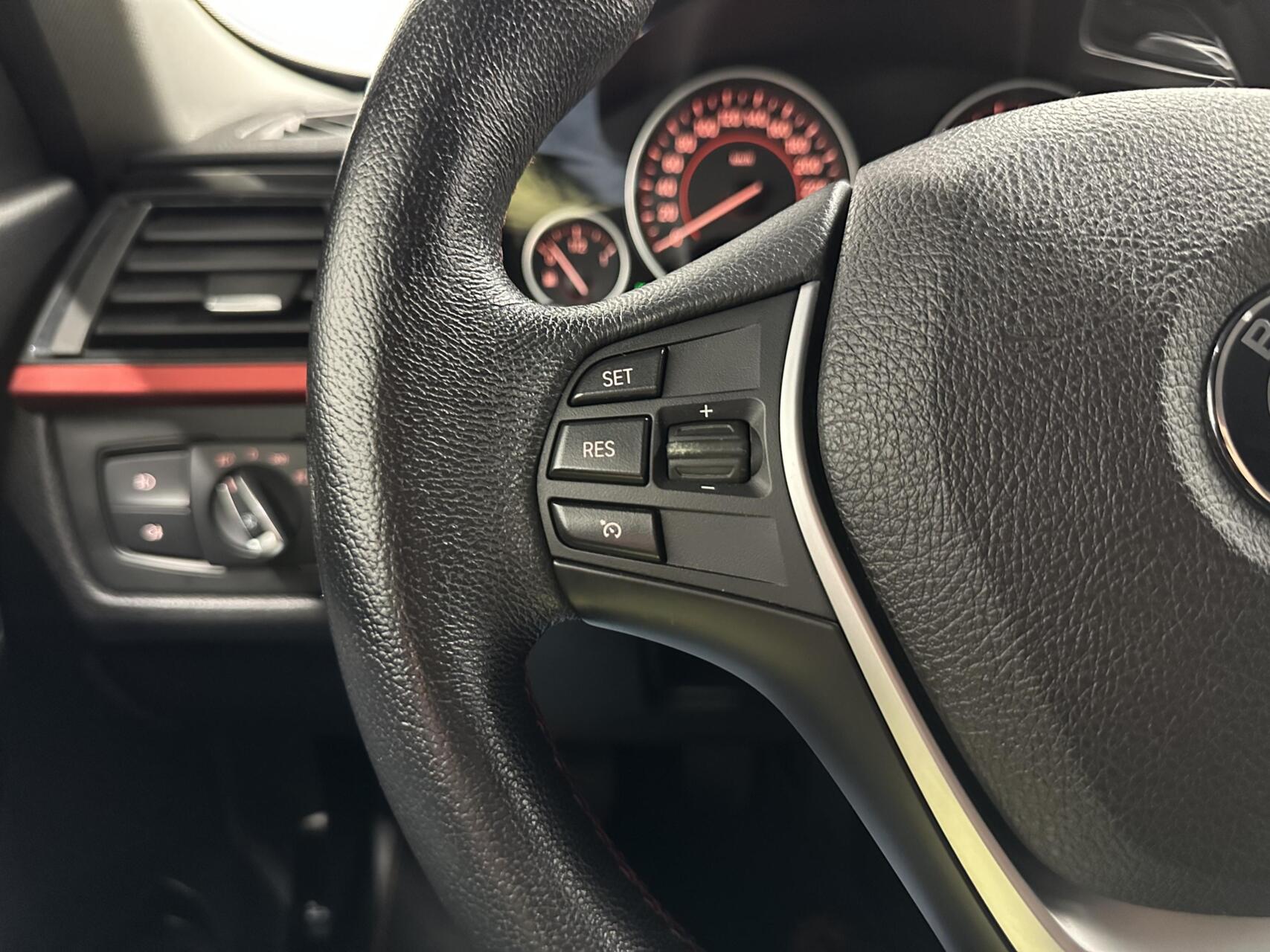 Foto van BMW 320i Ed