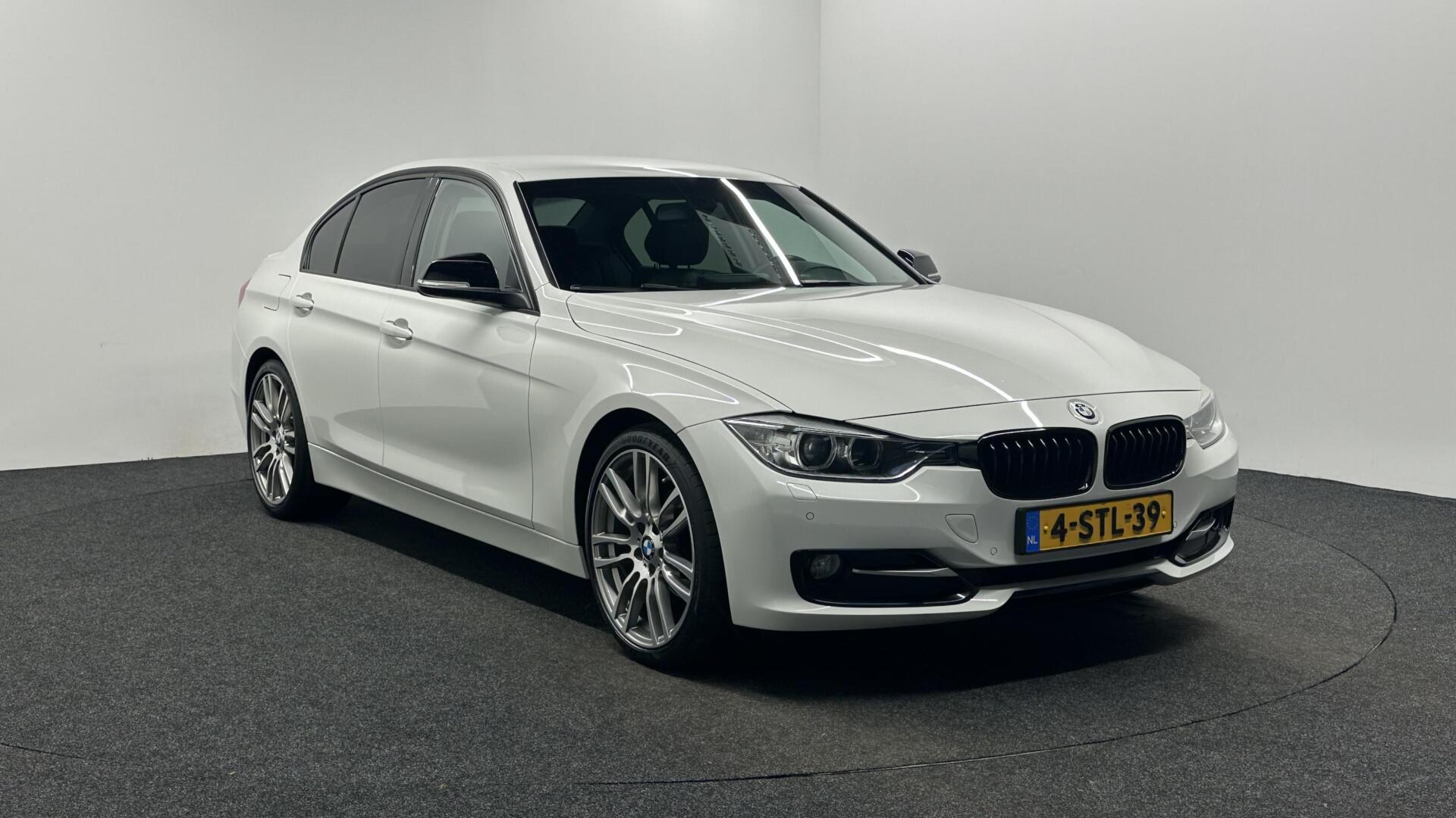 Foto van BMW 320i Ed