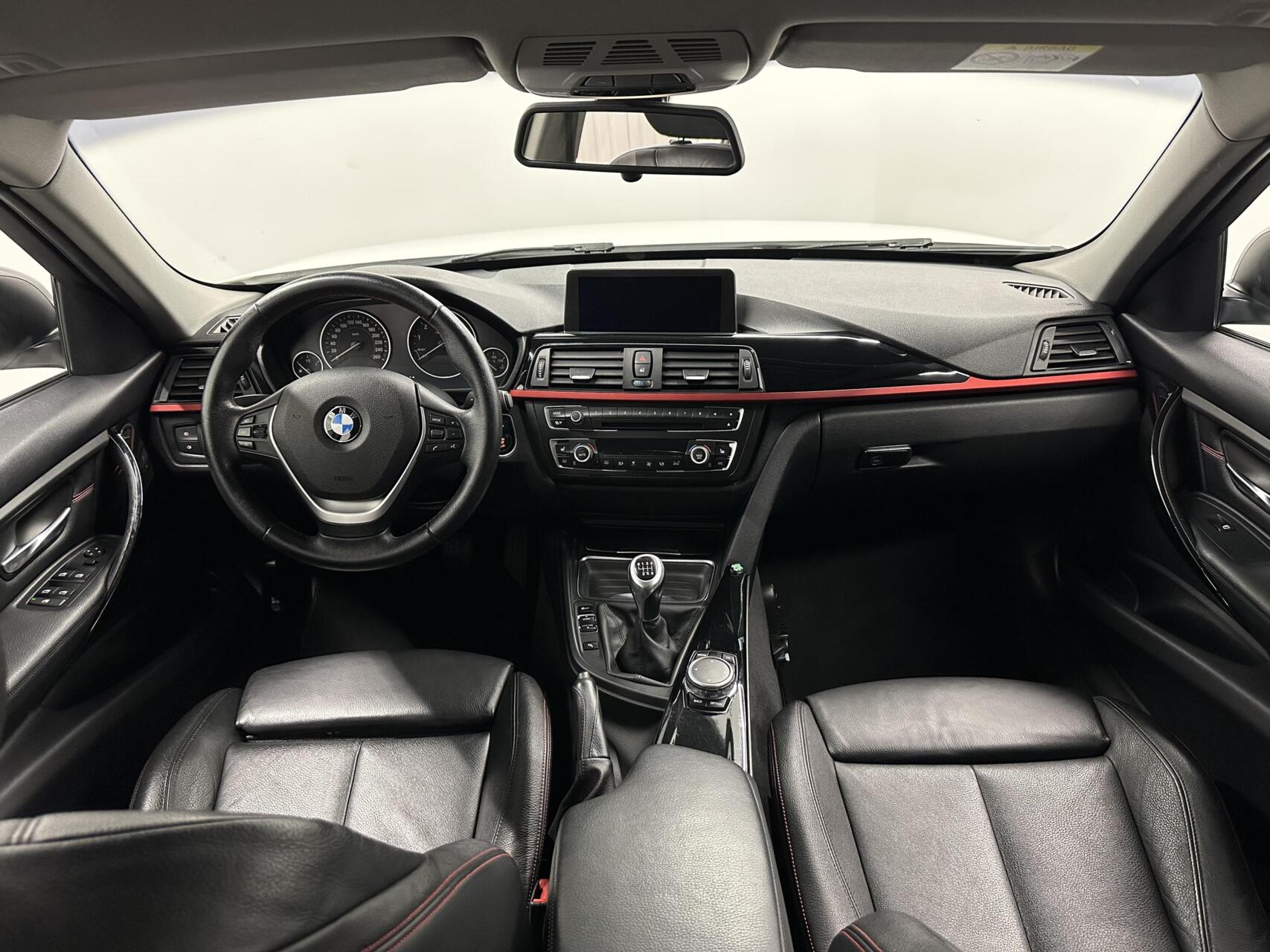 Foto van BMW 320i Ed