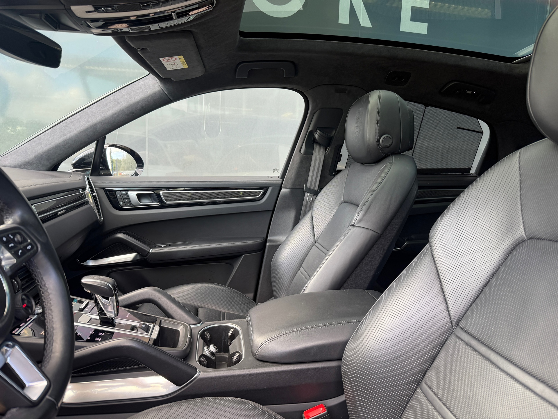Foto van Porsche Cayenne Turbo S E-hybrid