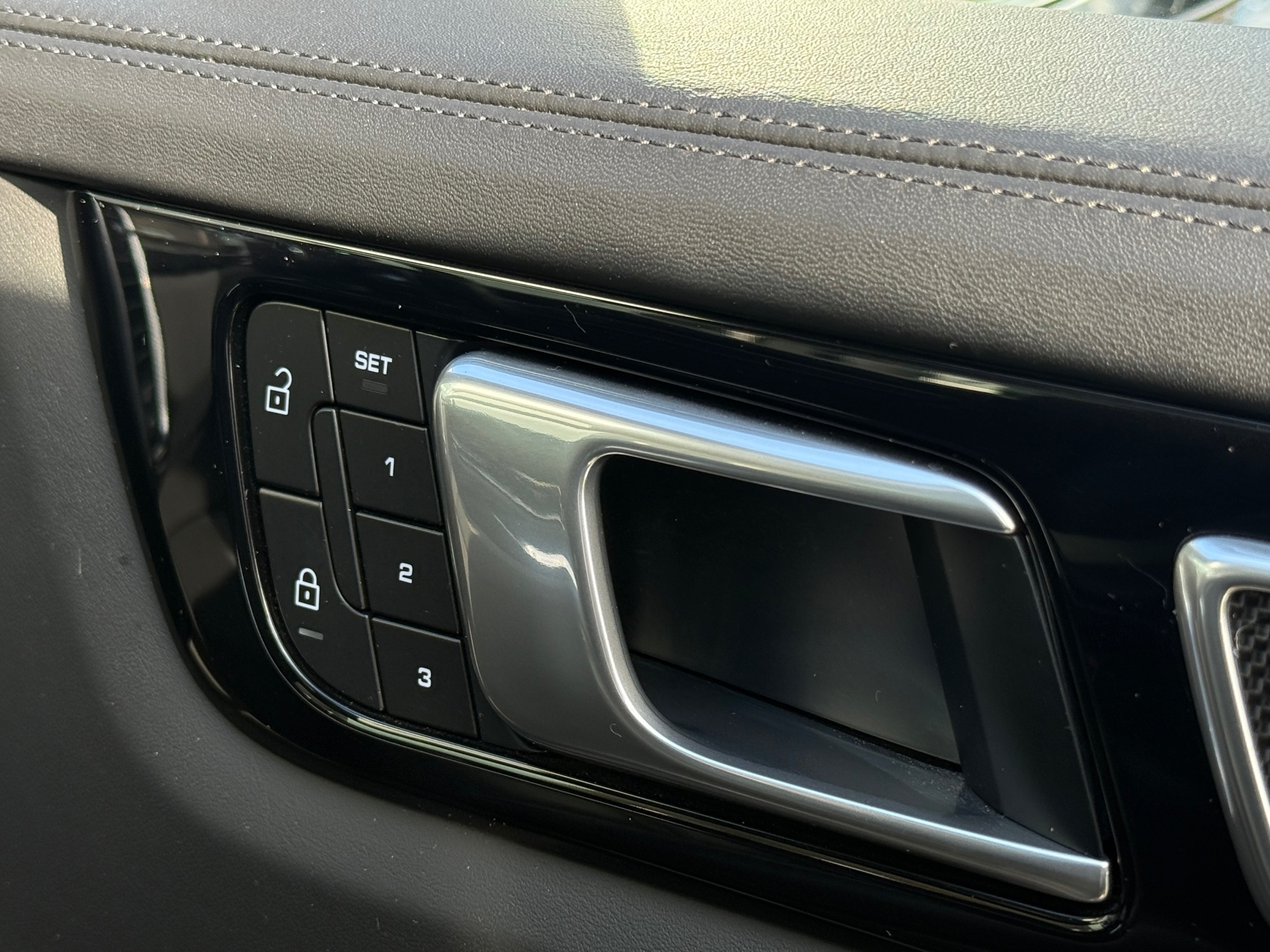 Foto van Porsche Cayenne Turbo S E-hybrid
