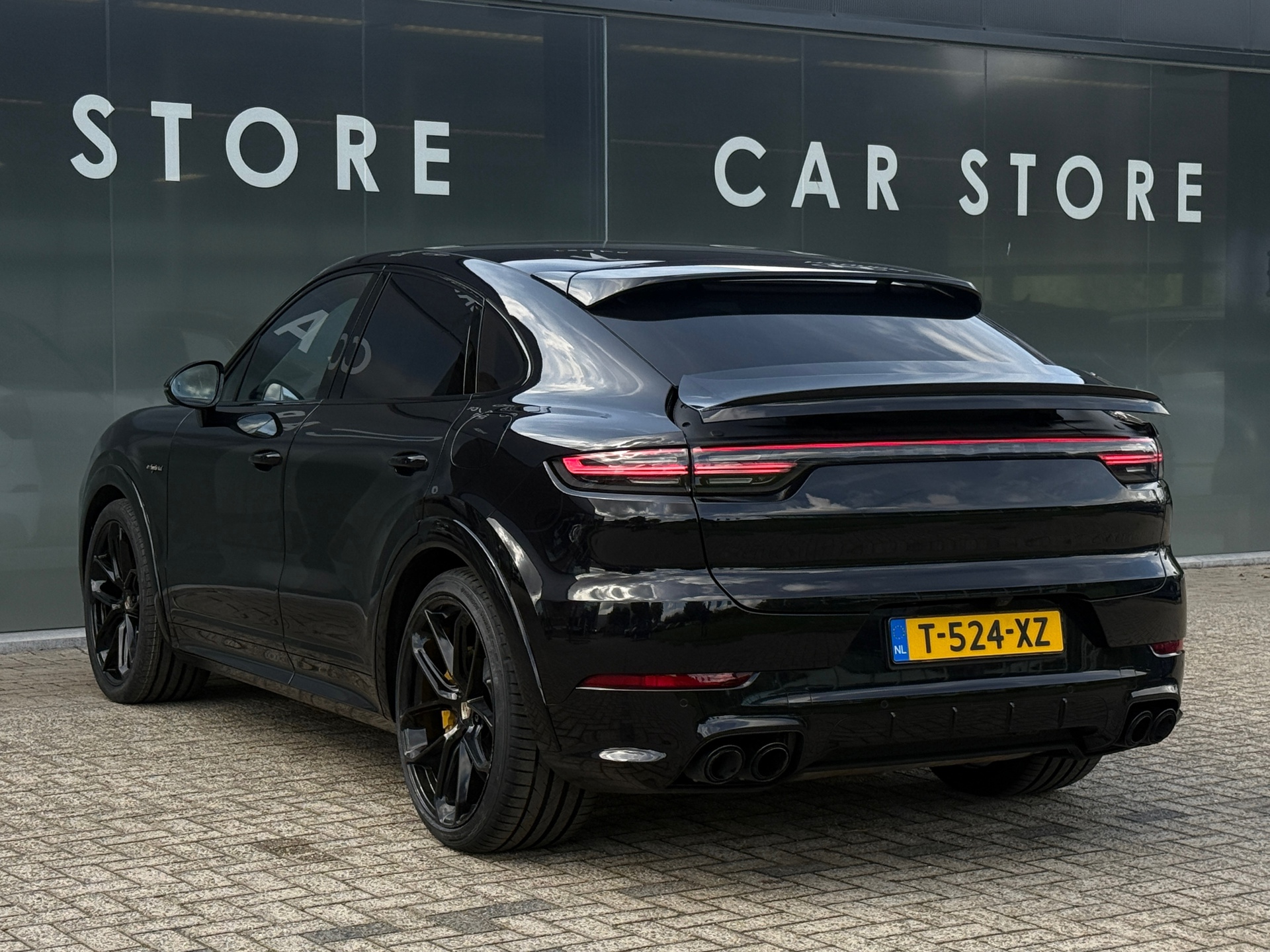 Foto van Porsche Cayenne Turbo S E-hybrid