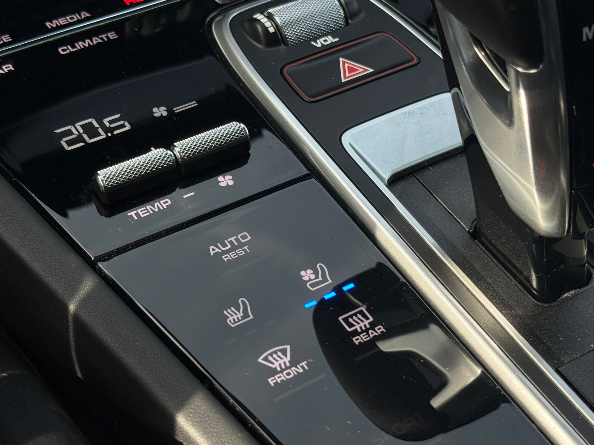 Foto van Porsche Cayenne Turbo S E-hybrid