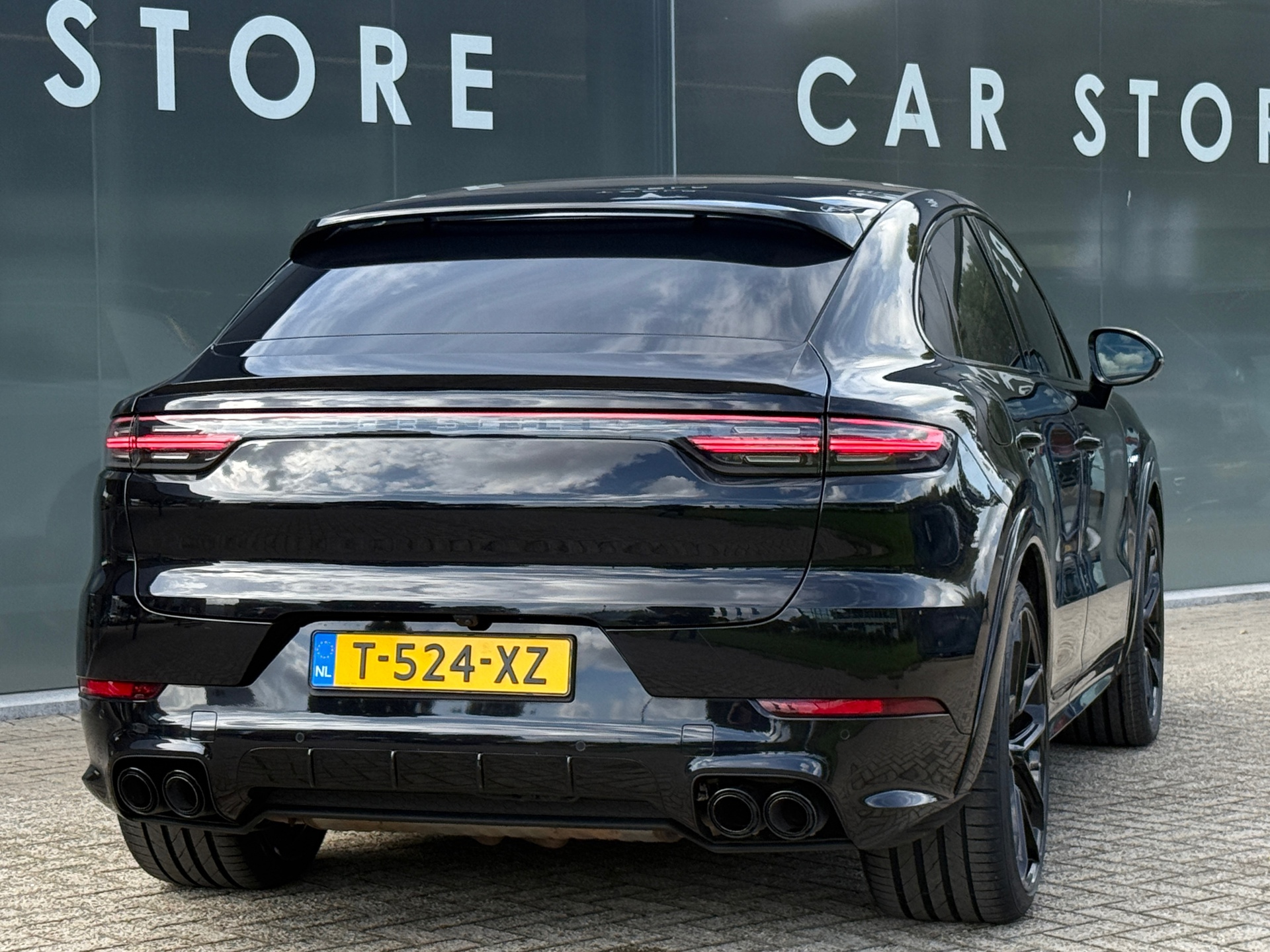 Foto van Porsche Cayenne Turbo S E-hybrid