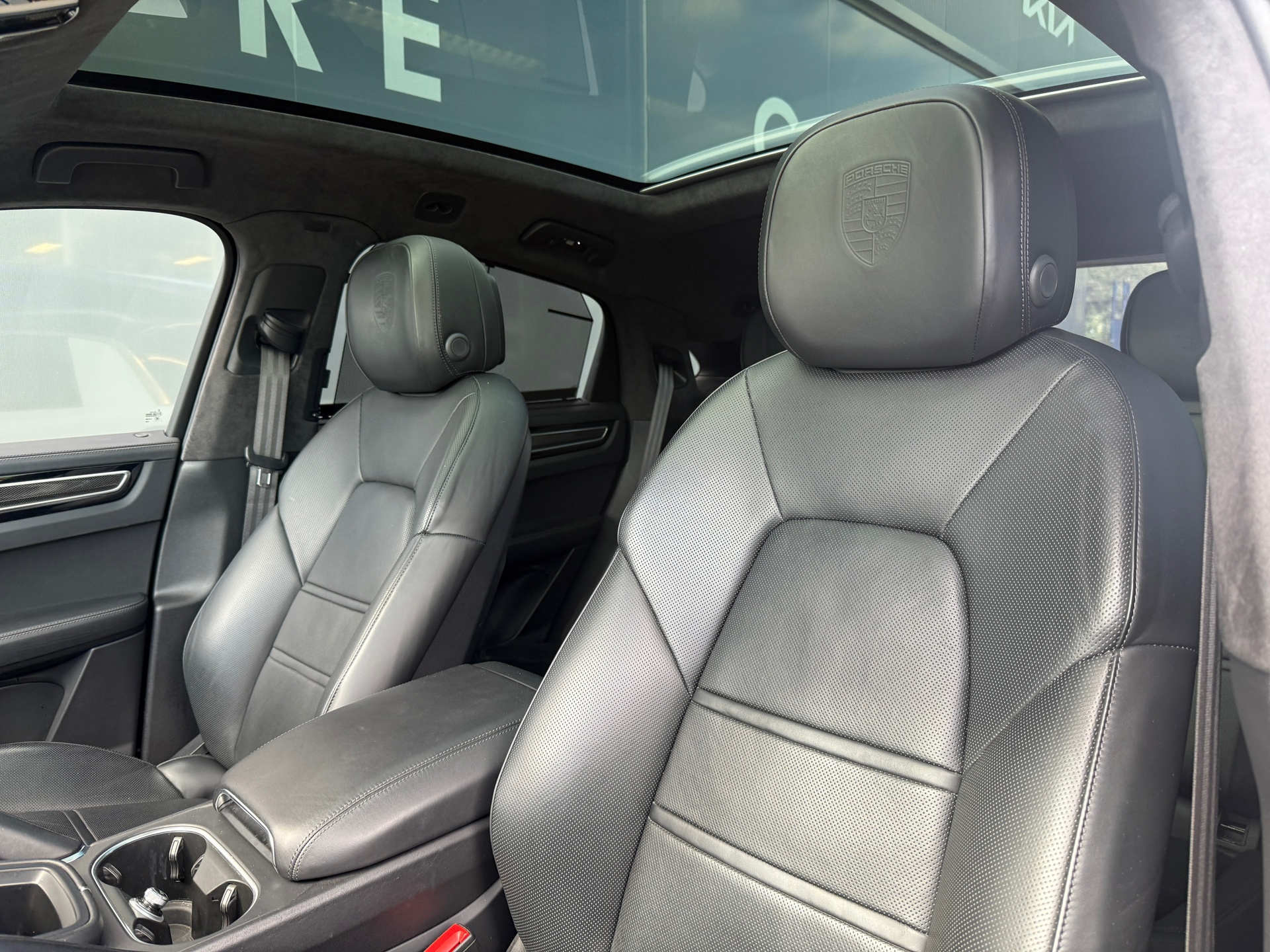 Foto van Porsche Cayenne Turbo S E-hybrid