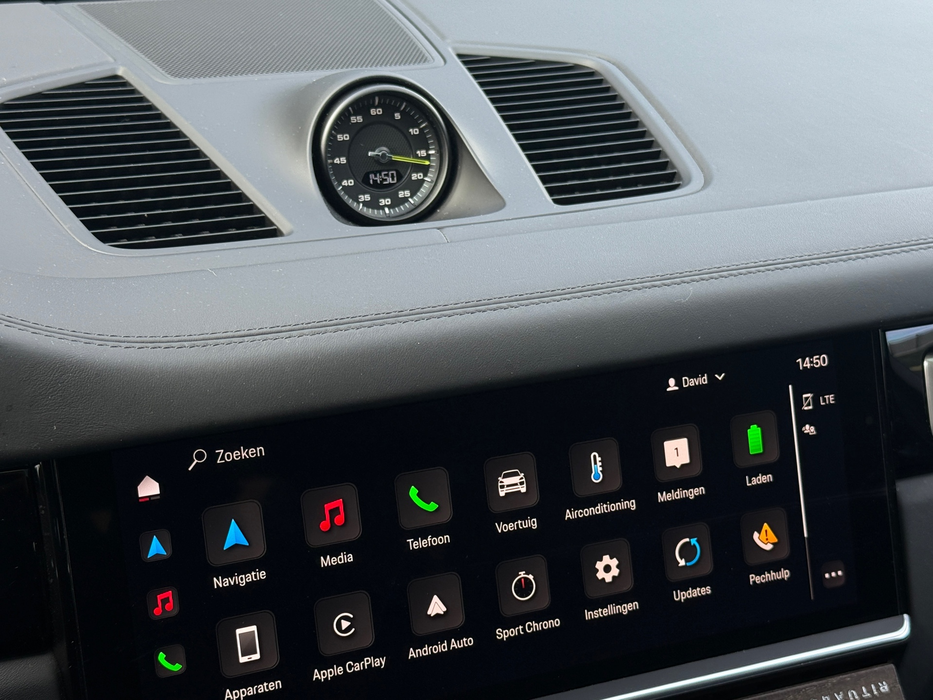 Foto van Porsche Cayenne Turbo S E-hybrid