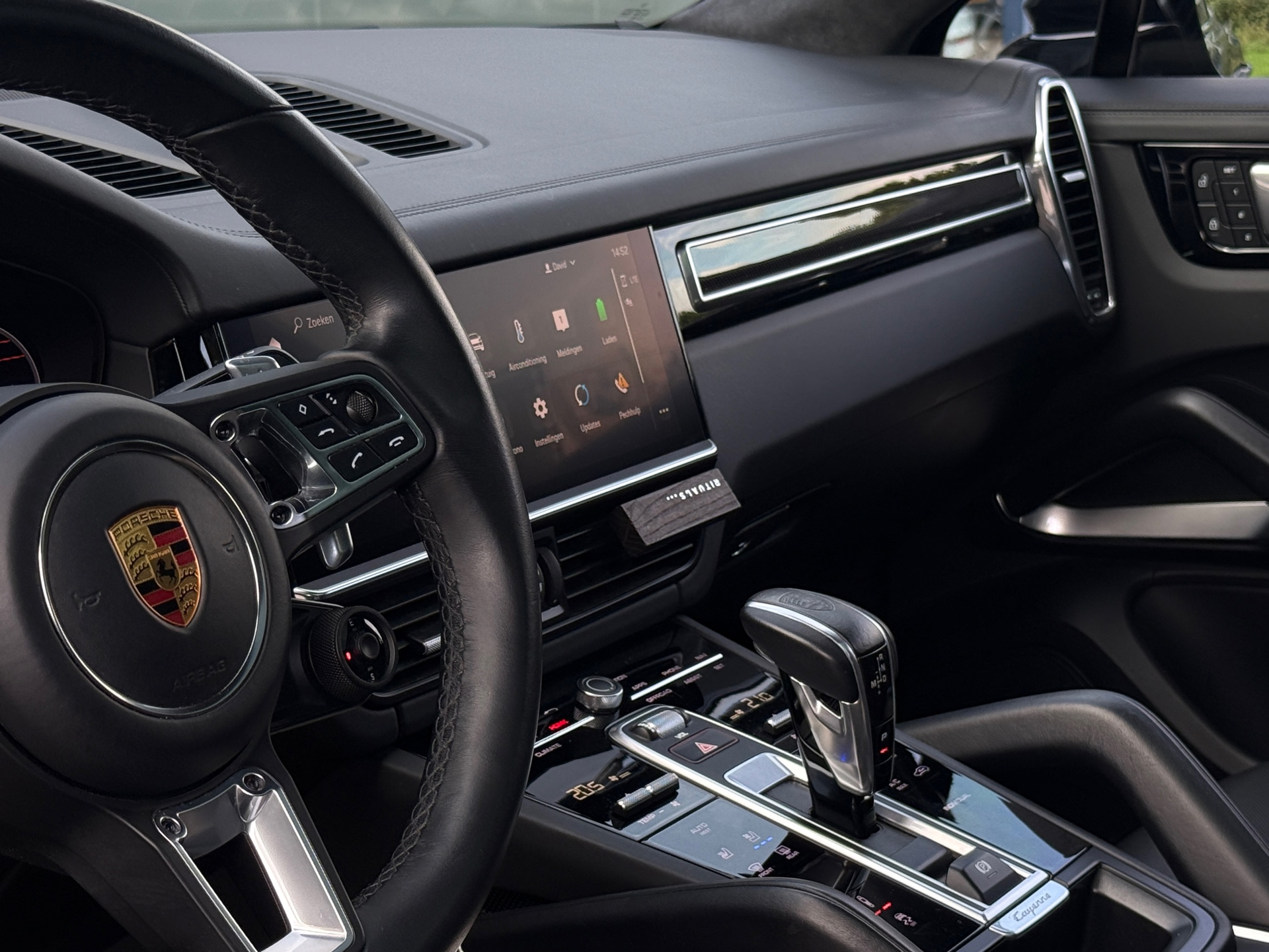 Foto van Porsche Cayenne Turbo S E-hybrid