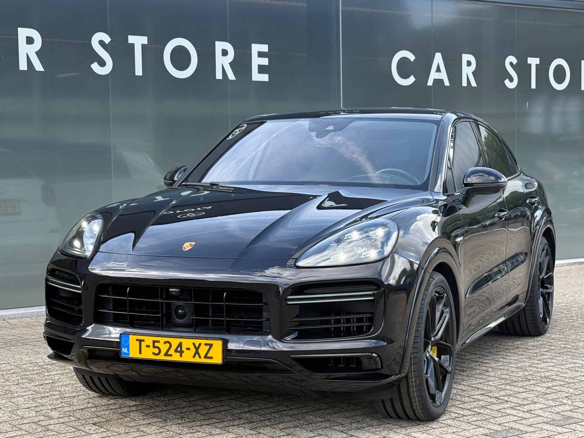 Foto van Porsche Cayenne Turbo S E-hybrid