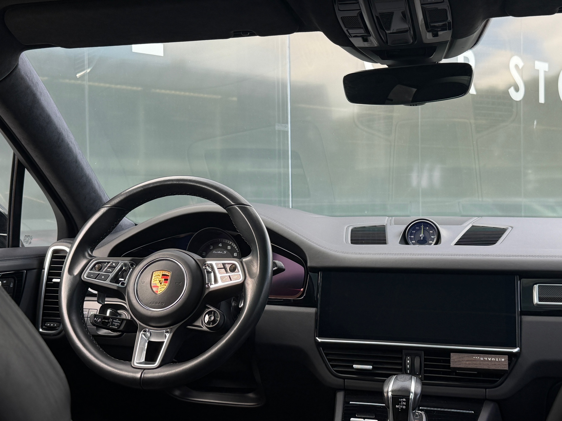 Foto van Porsche Cayenne Turbo S E-hybrid