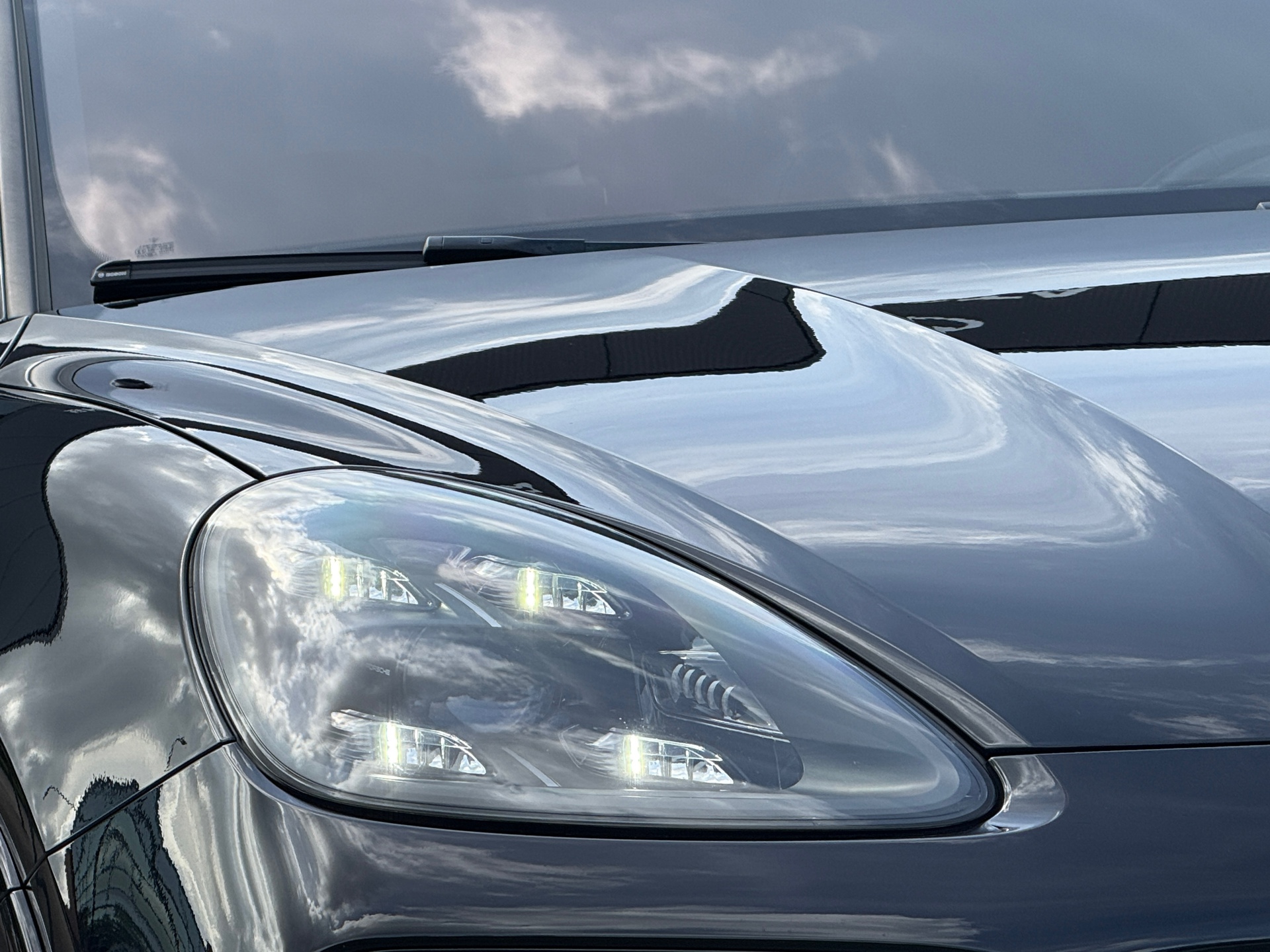 Foto van Porsche Cayenne Turbo S E-hybrid