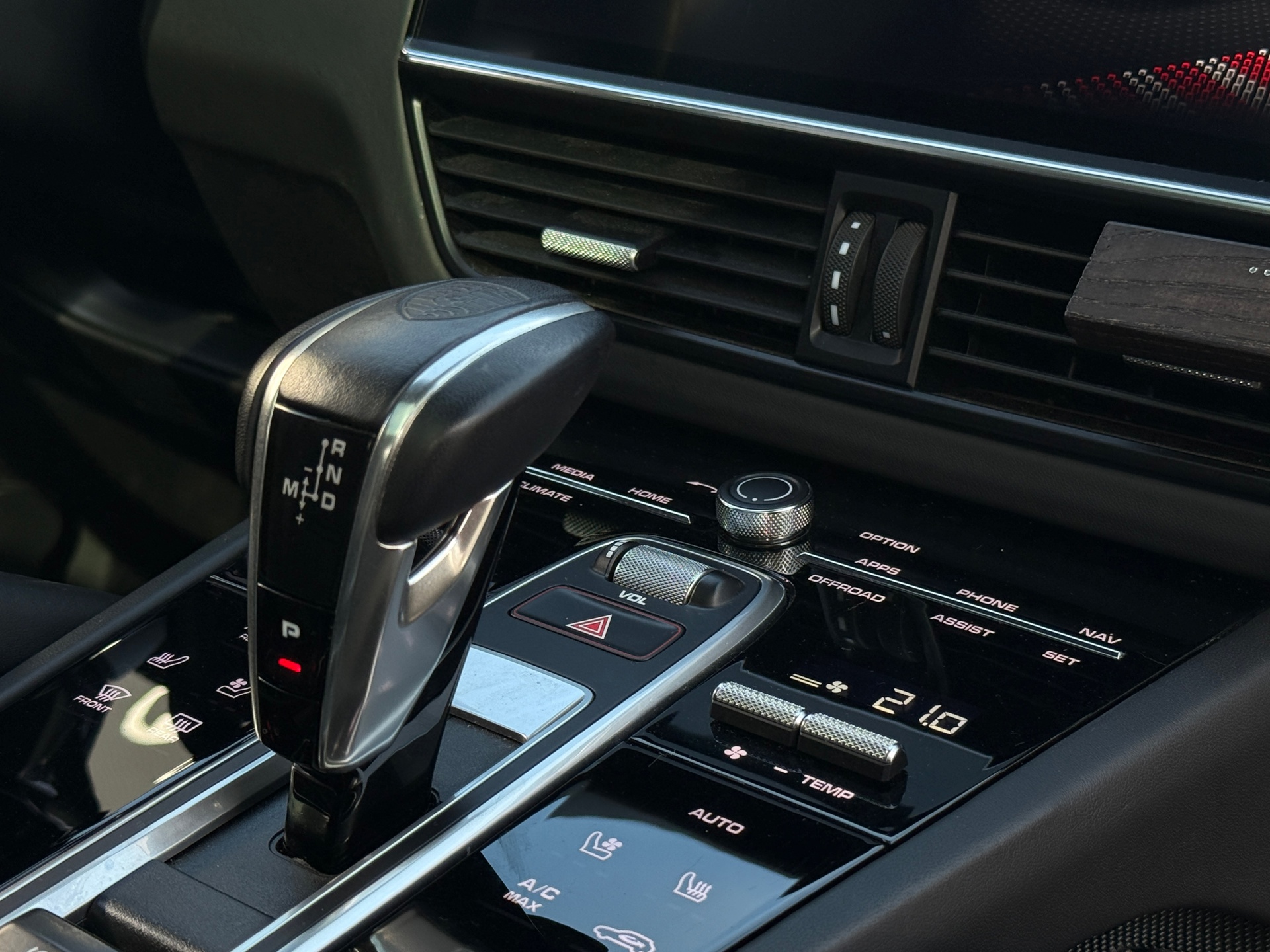 Foto van Porsche Cayenne Turbo S E-hybrid