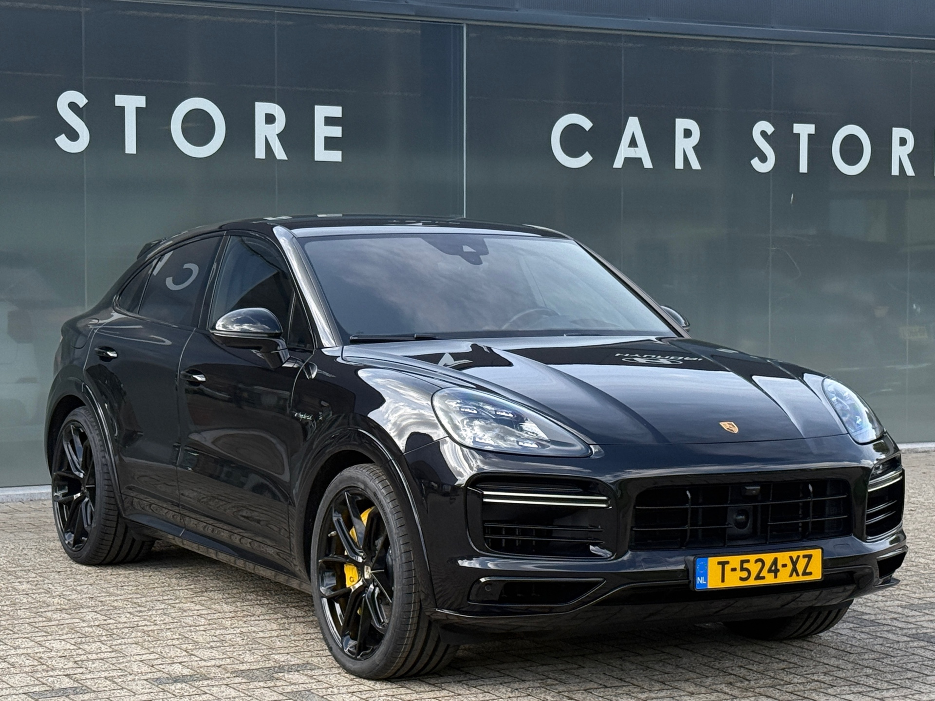 Foto van Porsche Cayenne Turbo S E-hybrid
