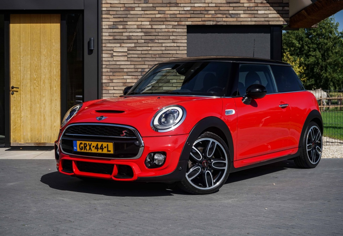 Mini Cooper S JCW John Cooper Works 192PK DCT-Automaat 37DKM Schaalstoel 2018 - voorkant