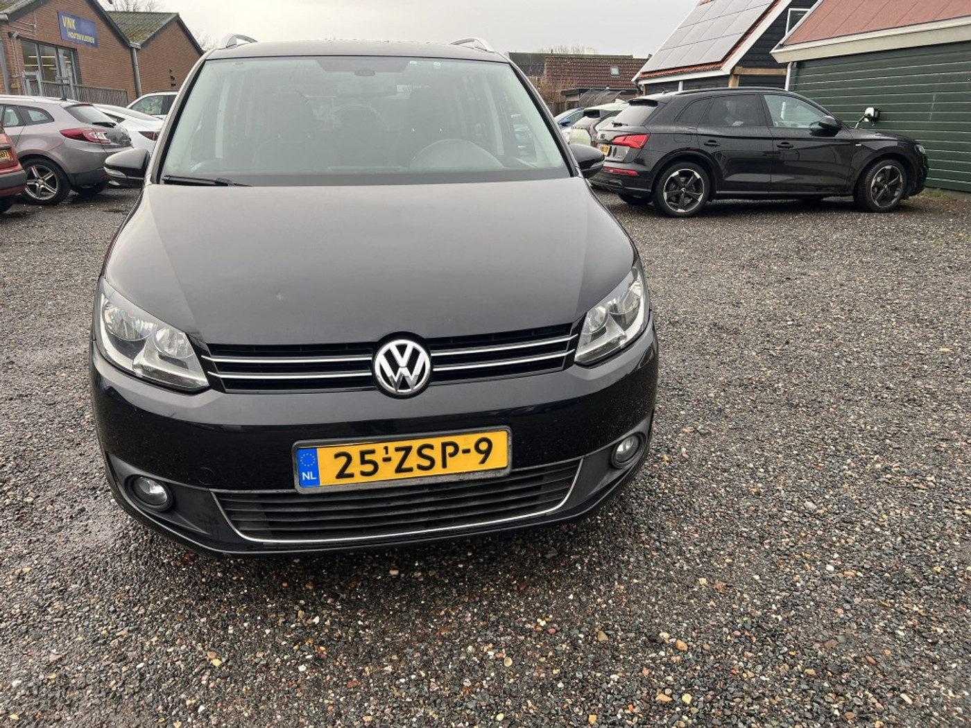 Volkswagen Touran 1.6 TDI Highl. BM 7p 2012 - voorkant