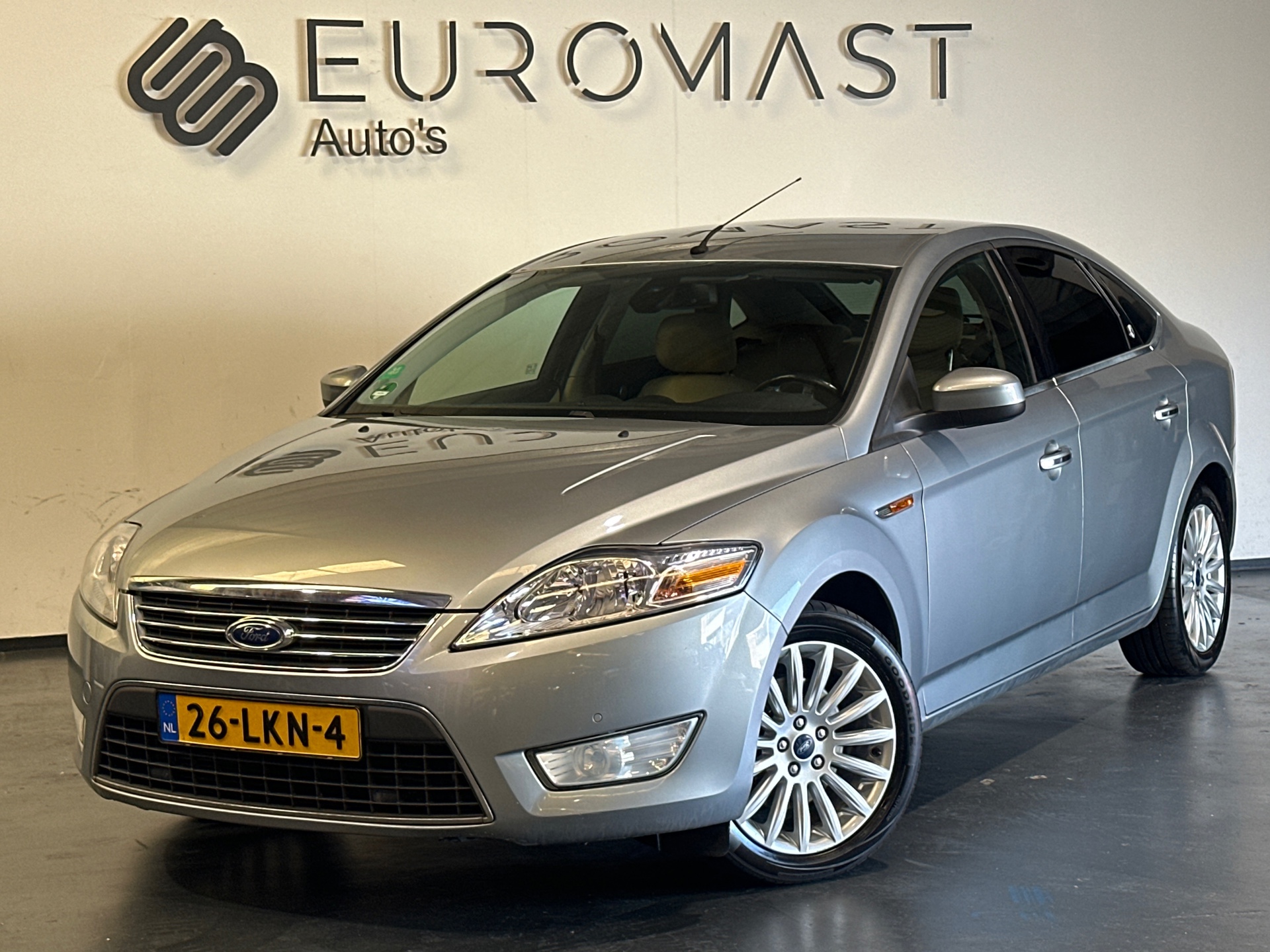 Ford Mondeo 2.0 SCTi Ghia Automaat | Navigatie | Climate | Nieuw apk | Trekhaak 2010 - voorkant