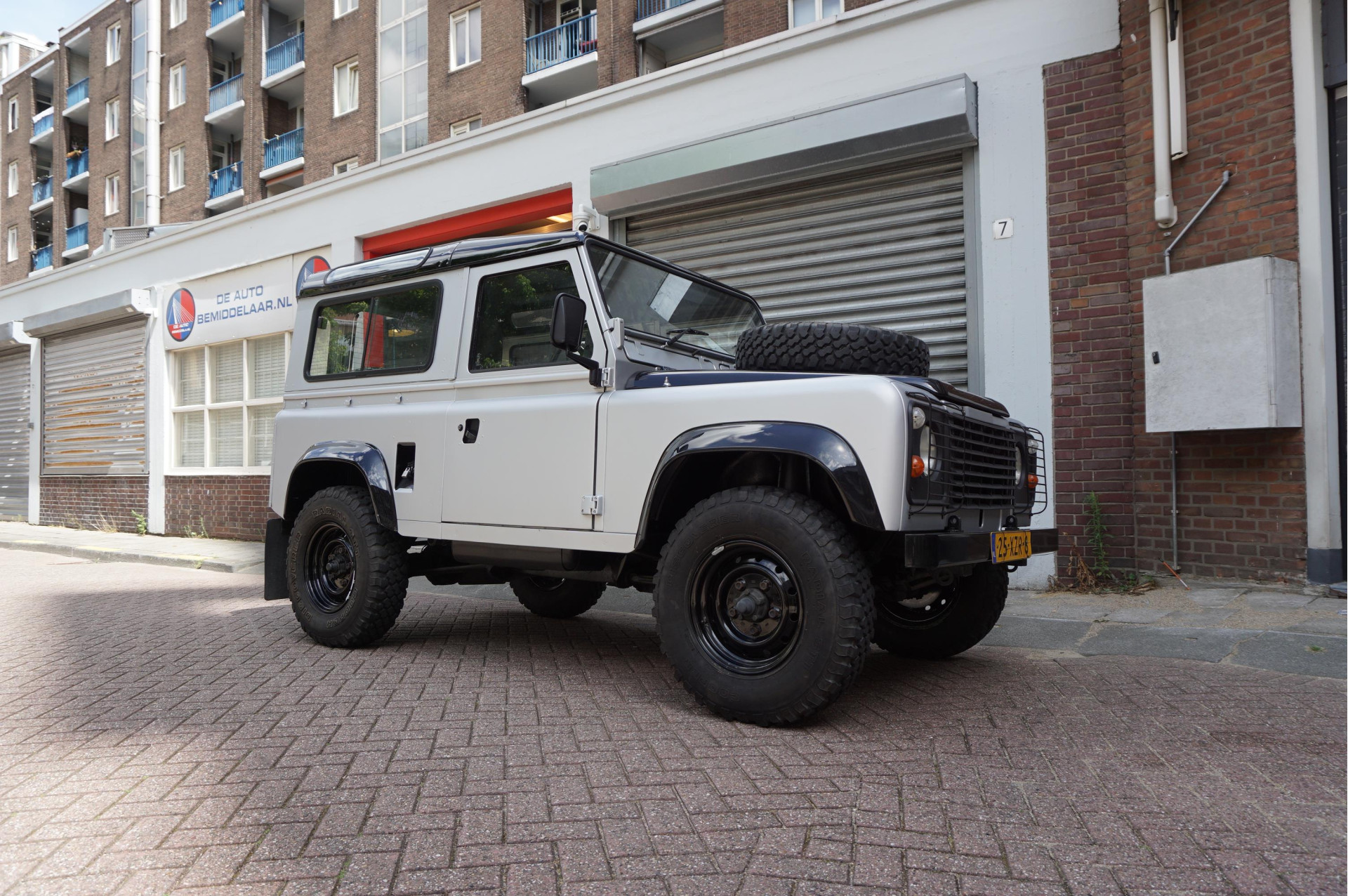 Land Rover Defender 90 2.3 5 Personen * Nieuwstaat * 1984 - voorkant
