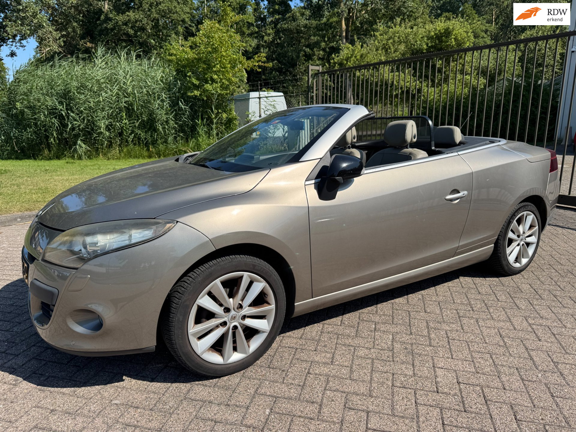 Renault Mégane Coupé-cabriolet 1.4 TCE Privilège/NWE APK/CRUISE/CLIMA/NAVI/PANO/STOELVERWARMING/REGENSENSOR 2011 - voorkant