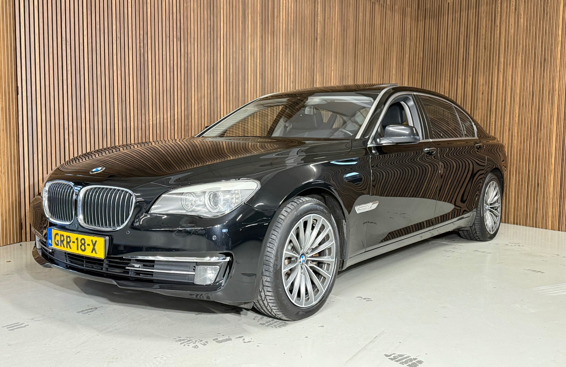 BMW 7-serie 750Li - Youngtimer - BTW - Carplay 2009 - voorkant