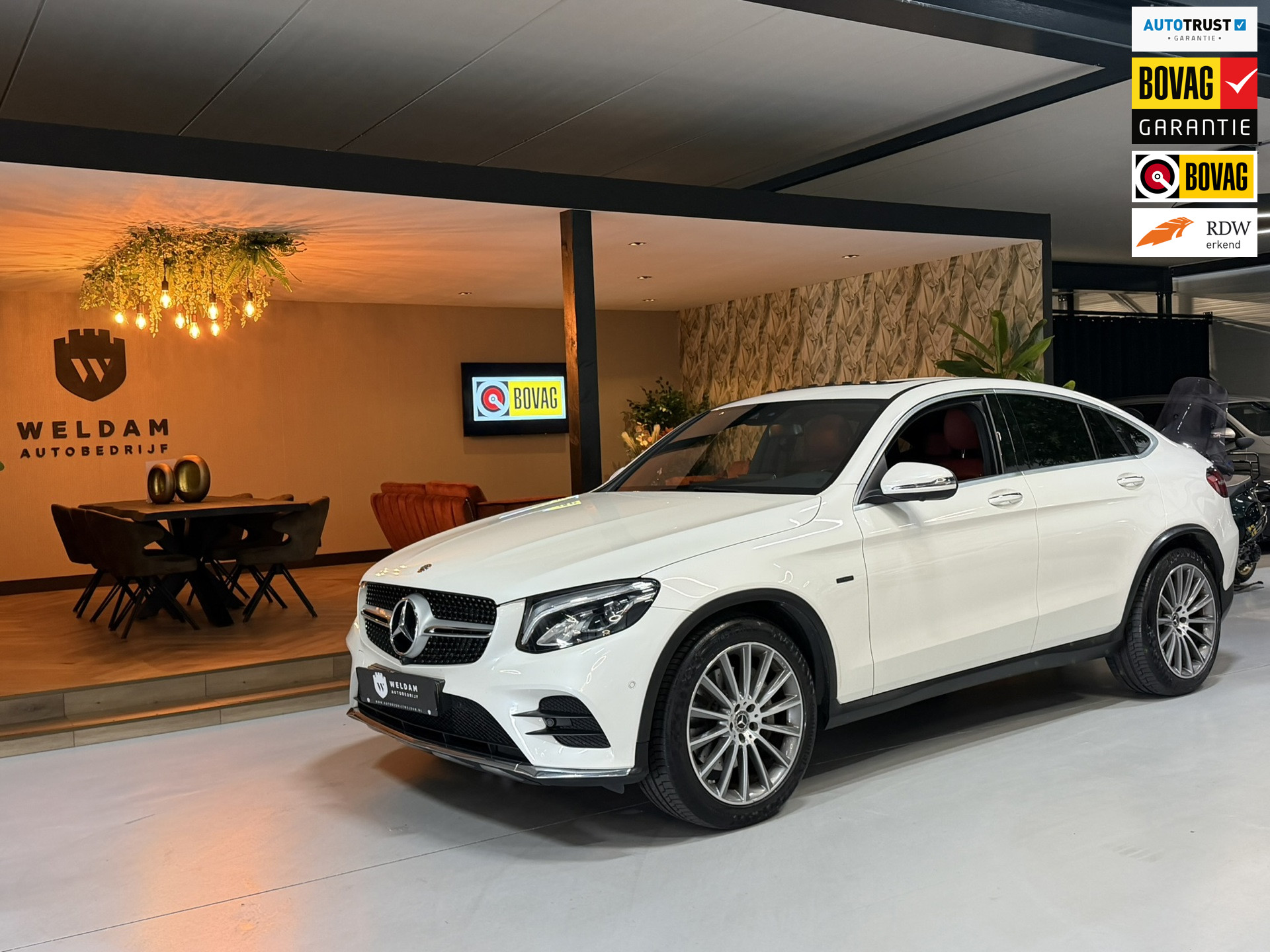 Mercedes-Benz Glc-klasse Coupé 350e 4MATIC Edition 1 Garantie|Carplay|Pano|360°Camera|Elektr.Trekhaak|Leder|Xenon|Navi|Rijklaar 2017 - voorkant